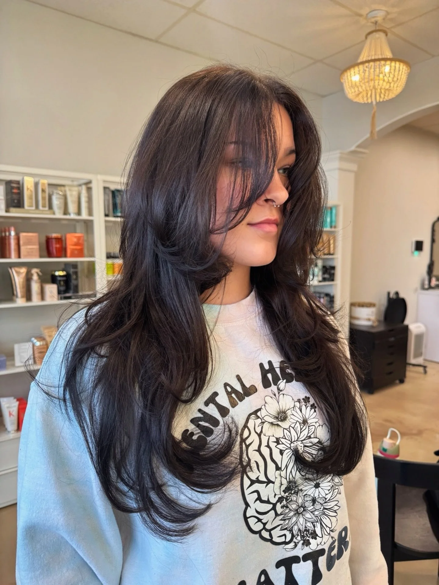 Butterfly layered haircuts are the go-to for an effortless blowout ✨

Hair by Ninalee @one_hairstateofmind 

Spend $75 on Bumble &amp; Bumble and receive a FREE full-size Hairdresser&rsquo;s Invisible Oil Primer or Heat Shield 🔥

We can&rsquo;t wait