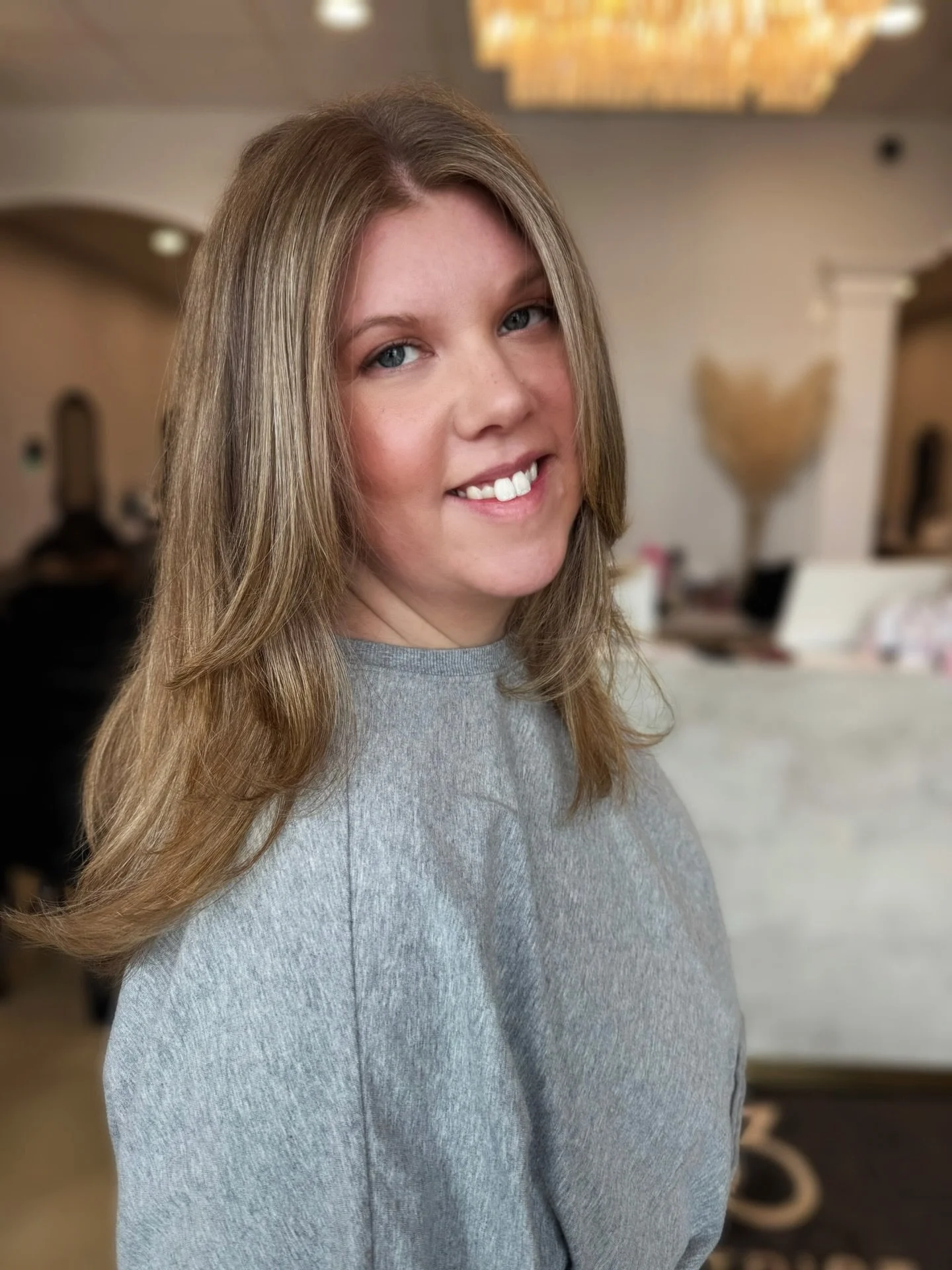 Layered cut &amp; the perfect blowout? Yes please. ✨

Hair by Ninalee @one_hairstateofmind 

Ready for your fresh, bouncy moment? Call us tomorrow to book or schedule online at district308.com/book 💕