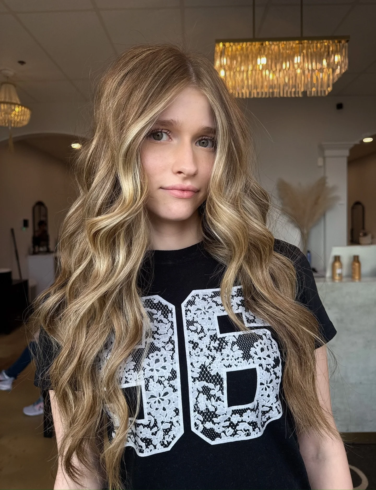 Spring hair refresh by Payton @_bypayton ✨🌷

Something super exciting is launching TOMORROW 👀

This has never happened before&hellip;

K&eacute;rastase Friends &amp; Family Sale is now open to everyone ✨ Enjoy 20% off all K&eacute;rastase &mdash; a