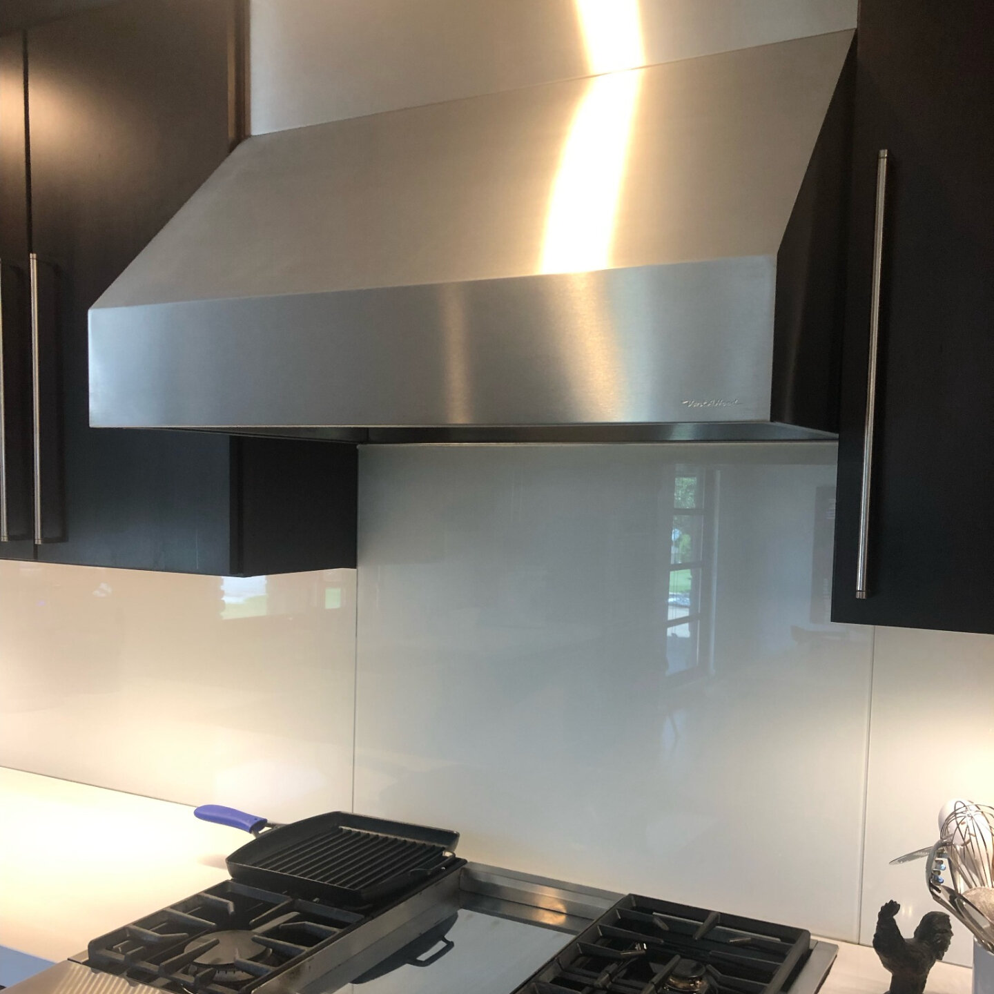 Did you know that the range hood is one of the dirtiest places in a kitchen? Yep. Oil, dust, dirt, pet hair, food splatters, grease, and more can get trapped on your range hood. If not cleaned regularly, this can become a caked on mess.

The range ho