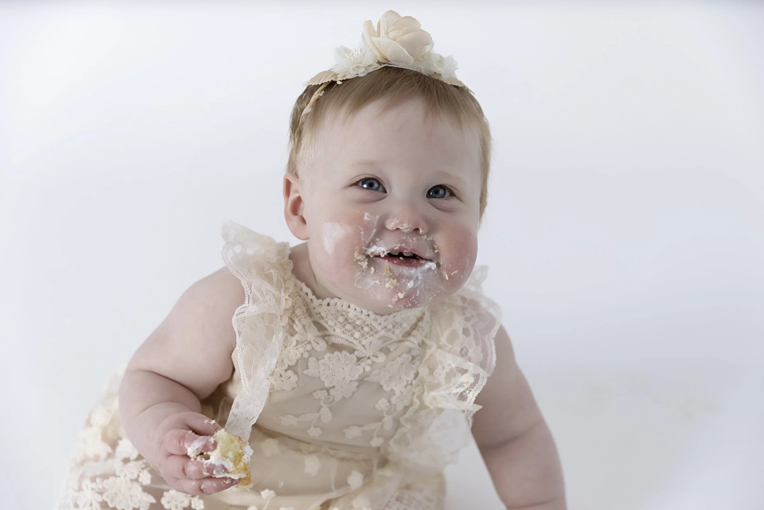 Maggie: Minimalistic Cake Smash