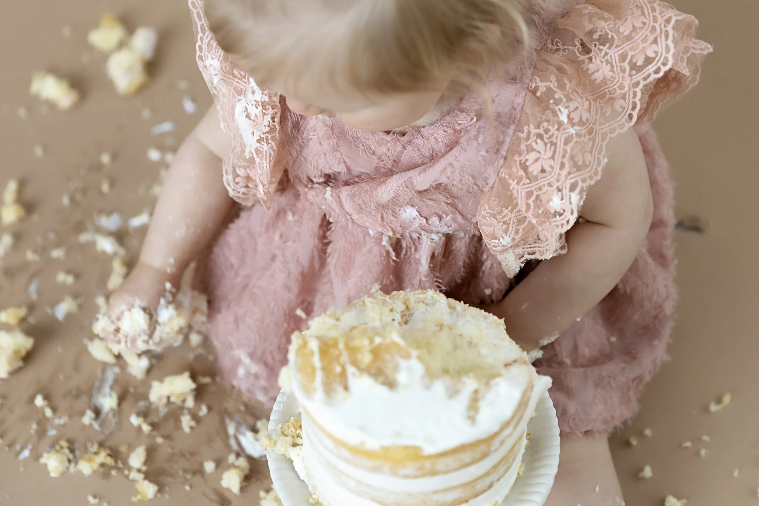 Keira: Minimalistic Cake Smash