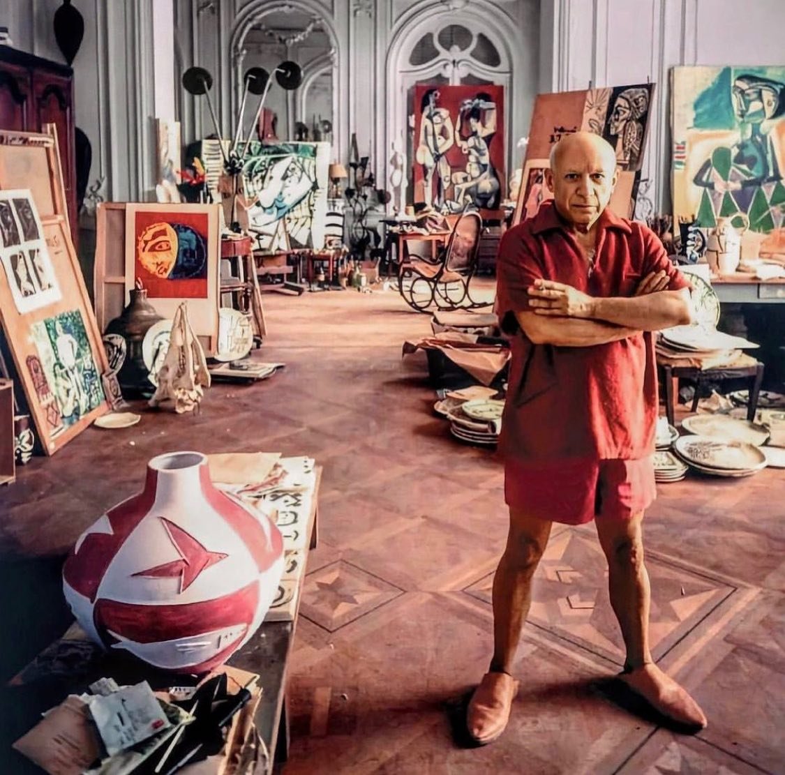 &ldquo;Painting is just another way of keeping a diary.&rdquo; Pablo Picasso

Picasso in his studio 🧡