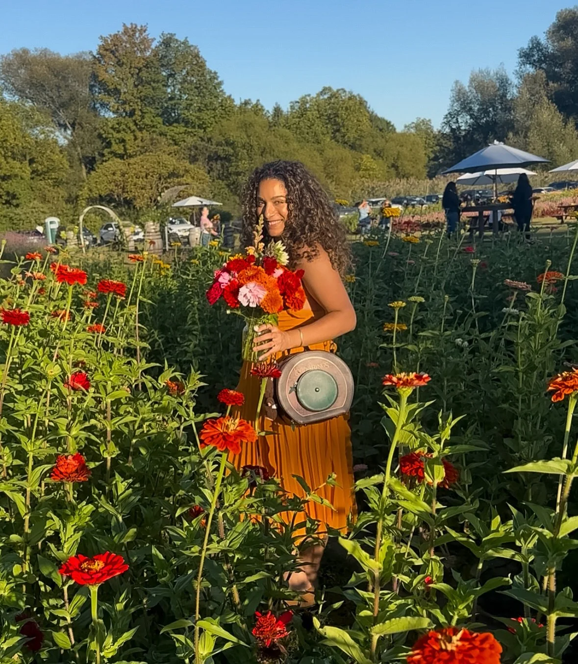 soaking up the last seconds of summer 🌞💐

@hudsonwildflower