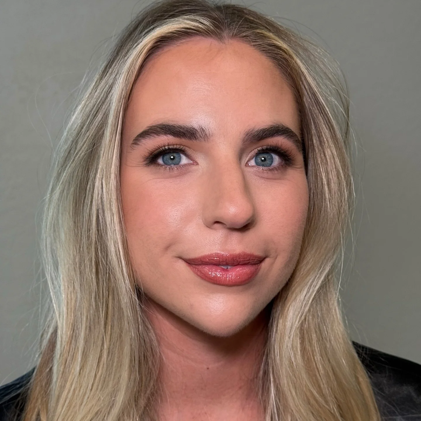 Because apparently&hellip; growing up just means finally loving the natural version of you 🫶🏼
&bull;&bull;
When my brides say they want to look &ldquo;natural, but better,&rdquo; this is exactly what they mean! And I get it; skin that still looks l