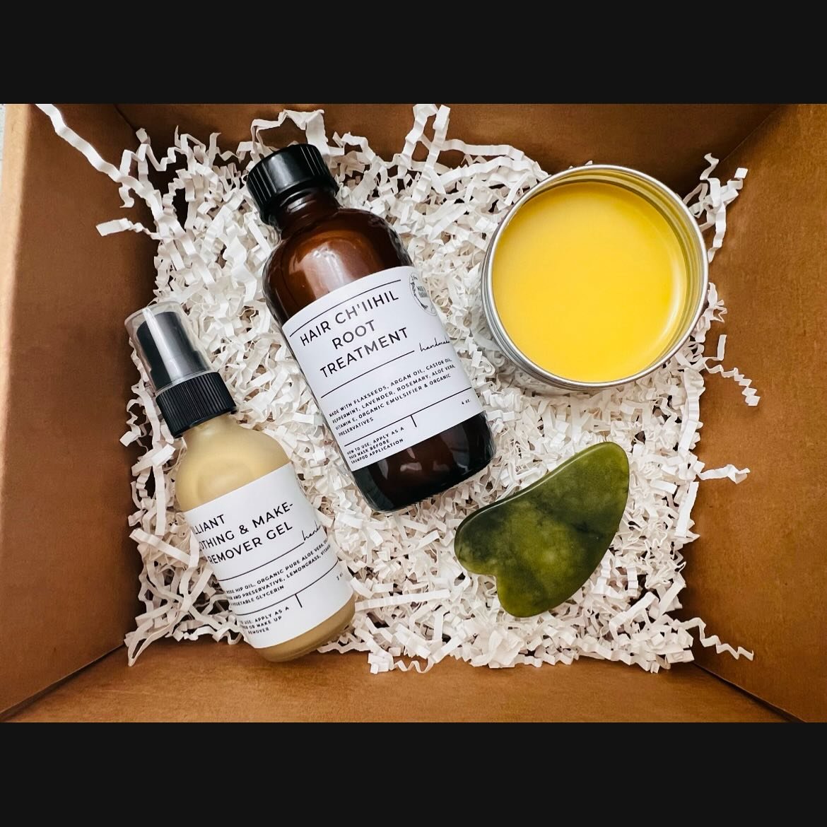 Skincare, simplified.
Less clutter. More intention.
The Radiant Kit is your minimalist ritual—customized with any four Made In Radiance products to support your unique glow.
Crafted with ancestral herbs and sacred care, this kit brings you bac