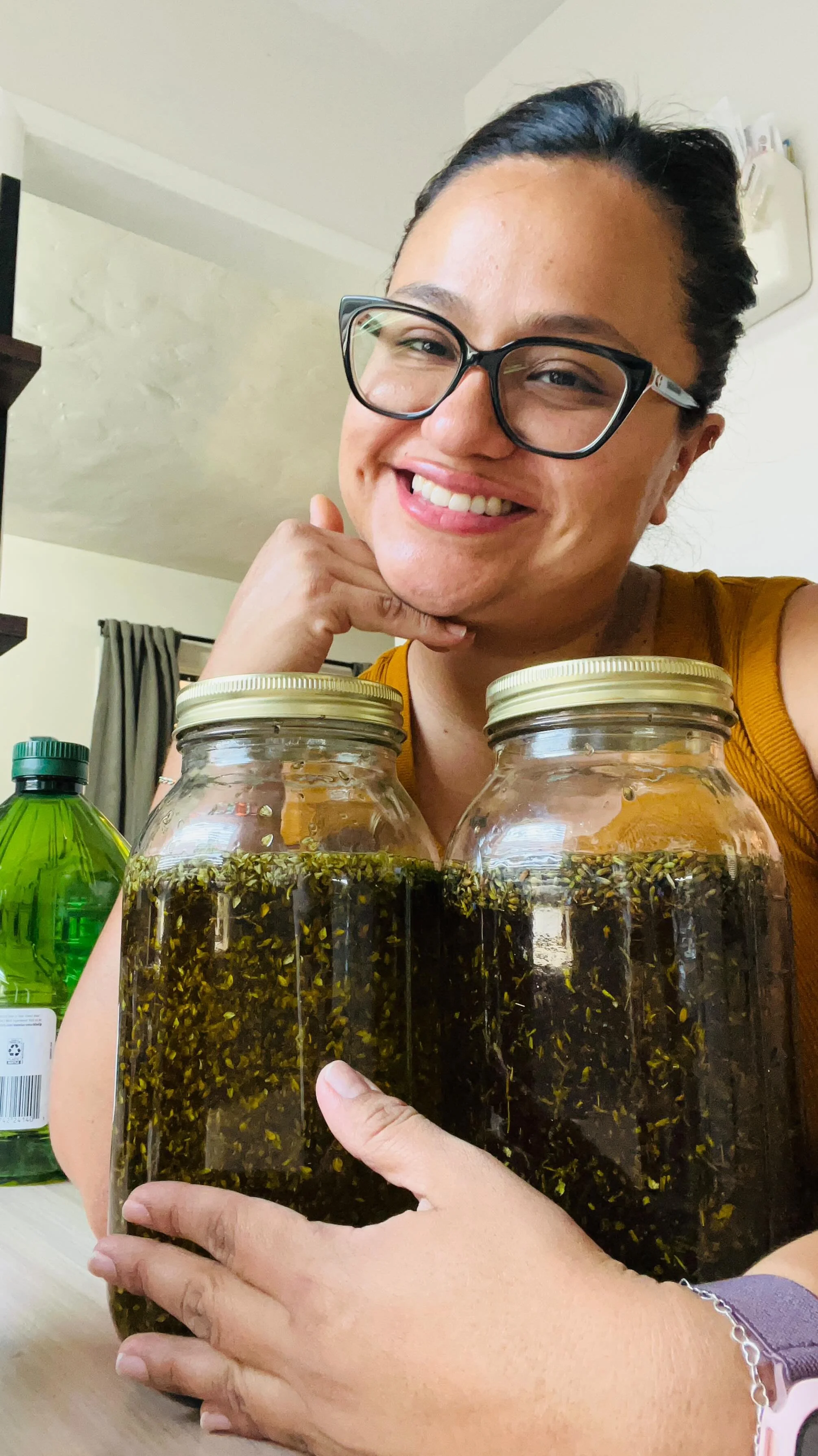 Immigrants are not just farmworkers, they are seed keepers, healers, and knowledge bearers.
Their gifts are irreplaceable.
#HerbalWisdom
#ImmigrantRoots
#AncestralCare
#TraditionalHealing
#HerbsForHealth
#EverydayHerbalism
#HealingJustice
#Wellne