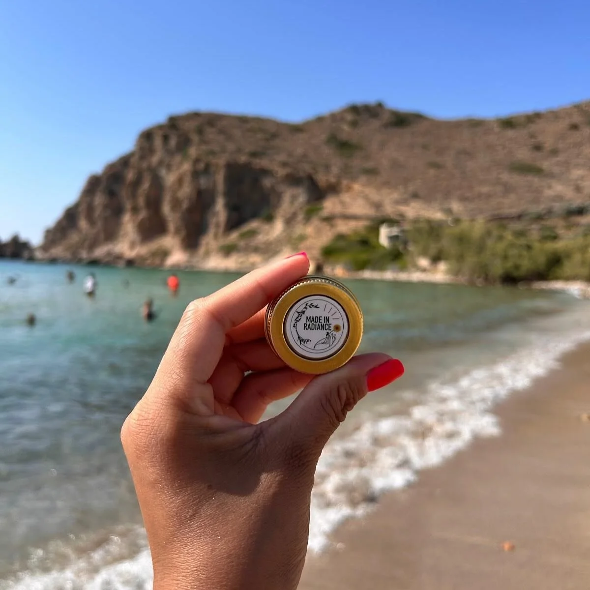 Take your salve wherever your spirit wanders — even across oceans to #Greece 🇬🇷
Let it hold you, soothe you, and remind you: you belong here. Always. 🪄🌿
Grateful for the way our plantitas give so freely — asking nothing in return, ju