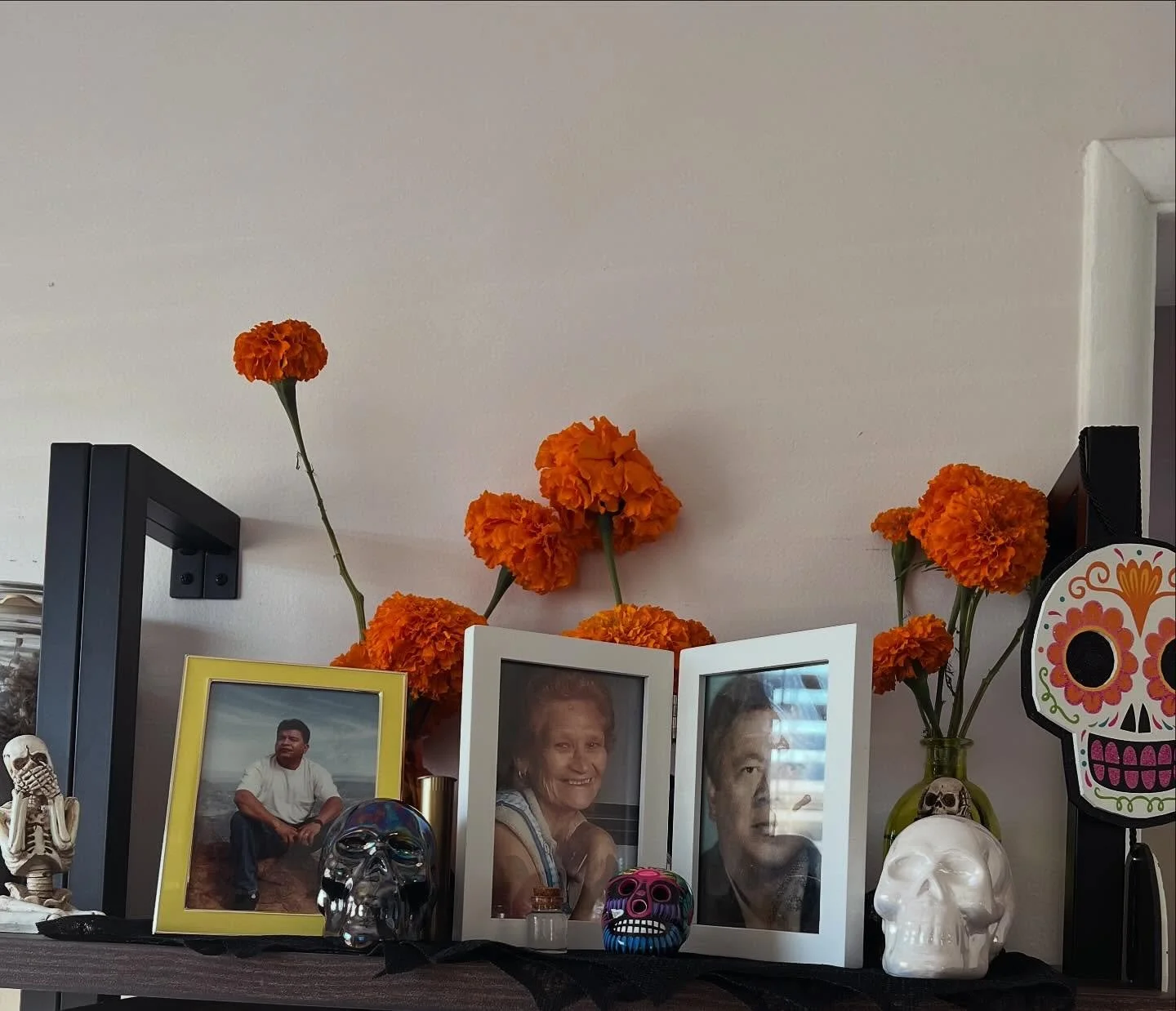These days between October 31 and November 2,
Guatemala remembers and pours wholeheartedly to D&iacute;a de Todos los Santos and D&iacute;a de los Muertos with kites, fiambre, and prayer.

Through this altar, I honor my father and all my ancestors. C
