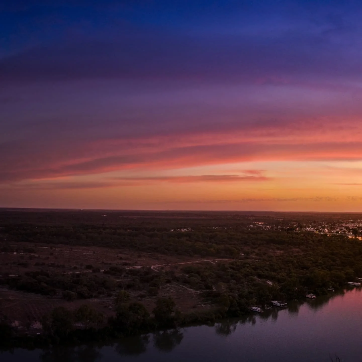 One final sunset, the perfect end to an unforgettable trip. Nothing beats river life and sunsets like these. Until next time! #everydayadventure #murrayriver #renmark #southaustralia #dji #djimavic