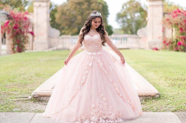 Throwback to a quince session I did in Coral Gables with @_mat2s_  she looked absolutely stunning and her dress was gorgeous. Crazy how it was raining right before we took these photos, but still can&rsquo;t get over how beautiful she came out. 💕