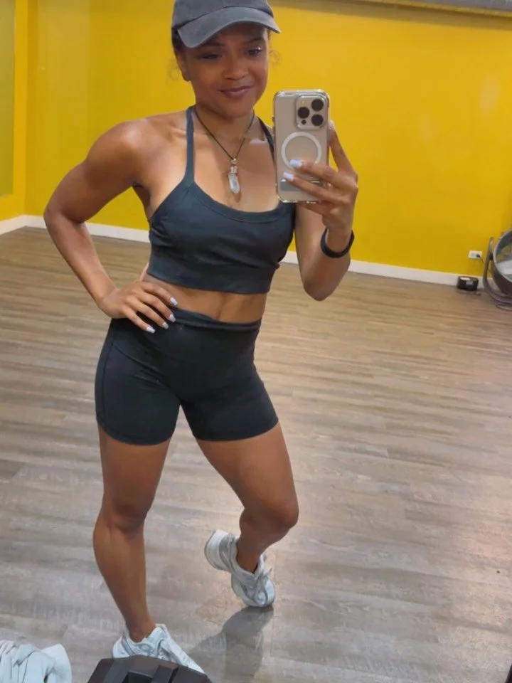 Great Morning Beautiful People&hellip;
My morning flow isn&rsquo;t always perfect&hellip;. 
it shifts between short &amp; long, movement, journaling, prayer &amp; meditation. I just listen to what my body needs each day. So It&rsquo;s not about being