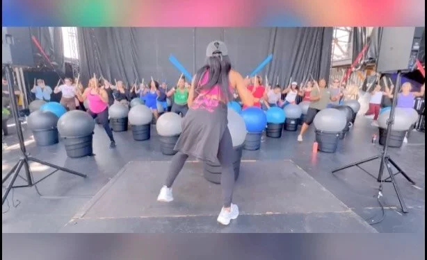 We had The Salt Shed THRIVIN!

When these updated photos dropped from The &ldquo;Move&rdquo; @saltshedchicago &hellip;it took us right back to that day!! Cuz you already know we had to &ldquo;show them what we got.&rdquo; 😉

But this wasn&rsquo;t ju