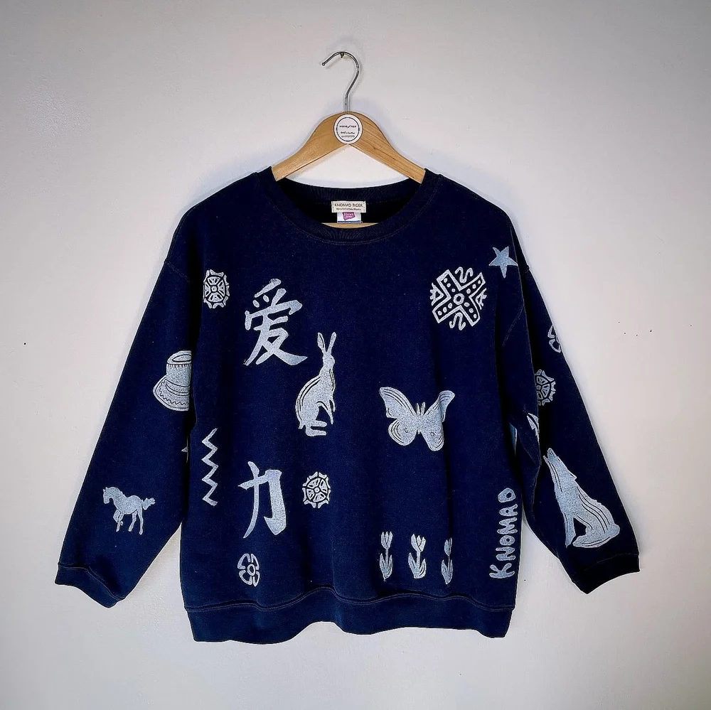 Upcycled Vintage Secondhand Navy Blue Sweatshirt — KNOMAD
