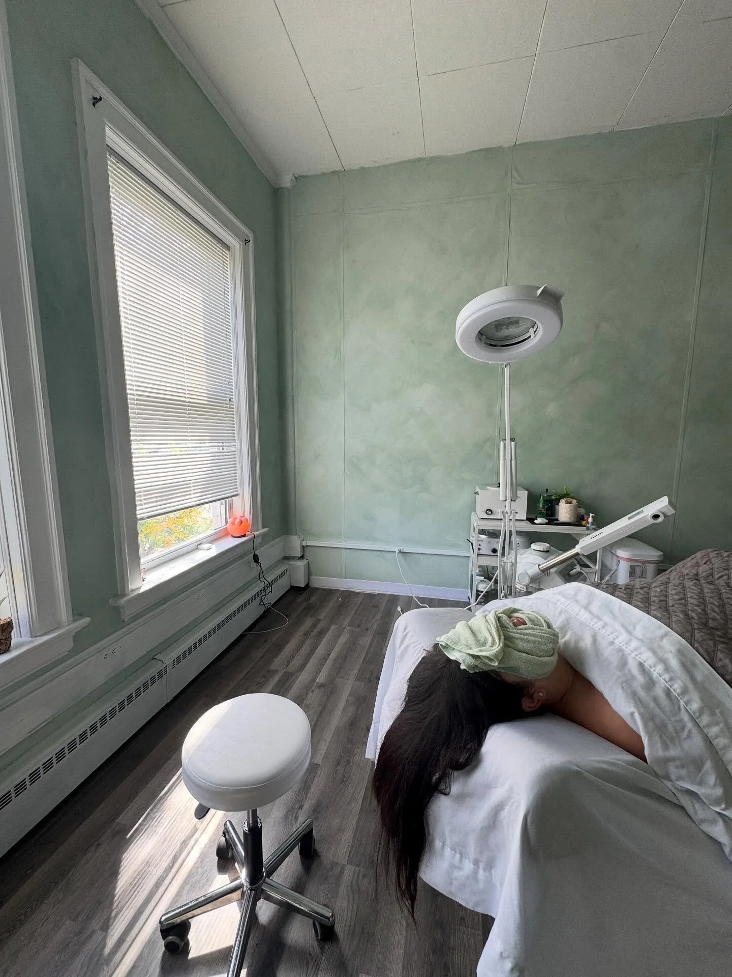 🌿 New space, same glow. Can&rsquo;t wait to welcome you to my new location 

🍄 I will be sending out personal text messages the day before to explain exactly how to get to me. 

🍄 As always, if you don&rsquo;t see availability online pls reach out