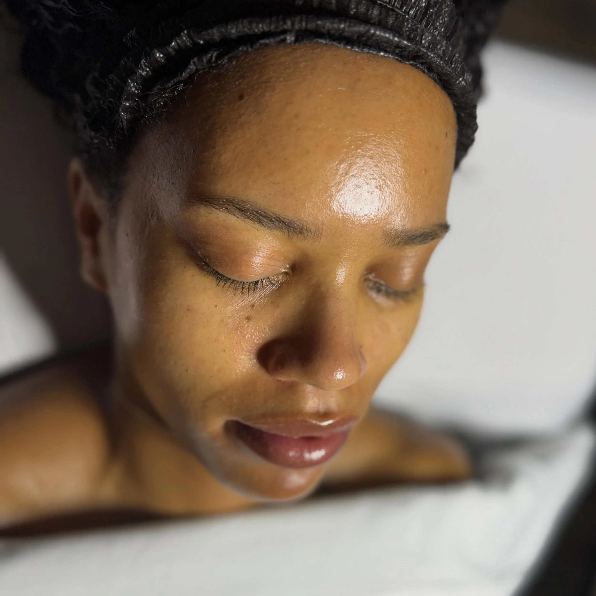 beautiful people. beautiful experiences. intentional touch. crossing paths. building relationships. giving each other flowers. building one another up. healing. glowing.

that&rsquo;s what my work is all about for me. i love doing what i do. 

cleans