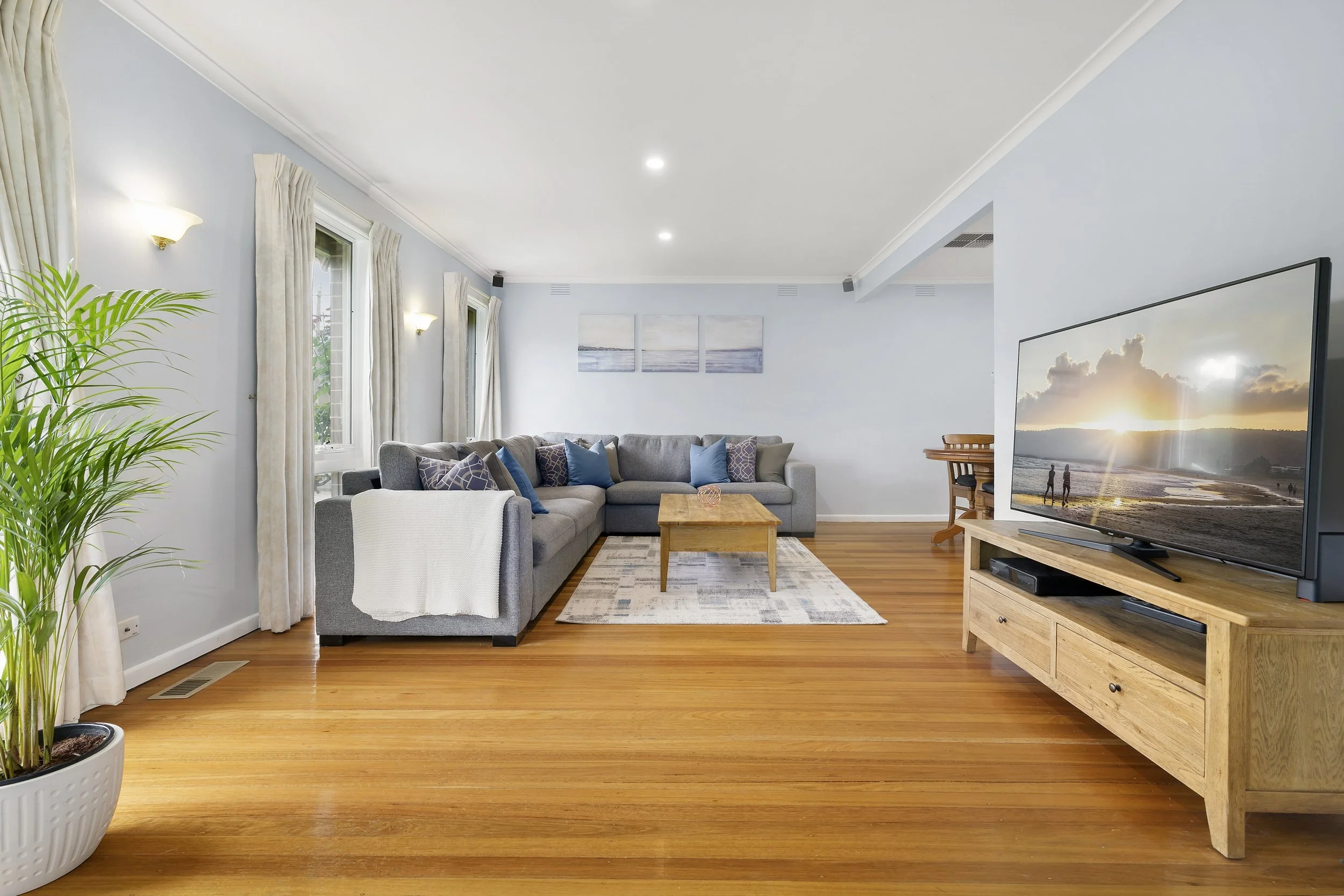 4-Living Room(2).jpg