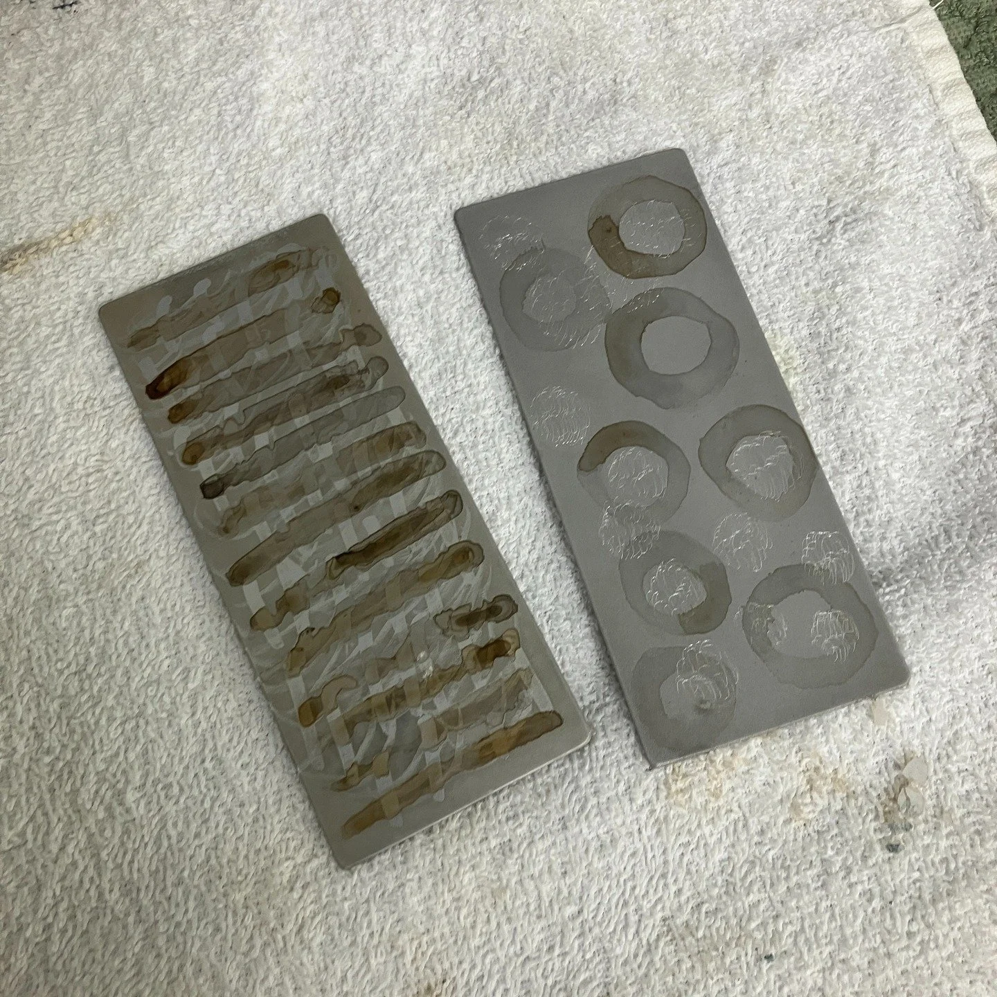 🌼 Coffee pick me up - crack at coffee lift processes with teeny alum. plates ❤️

#australianprintmaker 
#etching 
#printmaking
#aluminium
#Sydney
#multiples
thanks @warringahprintmakerstudio for the resources!