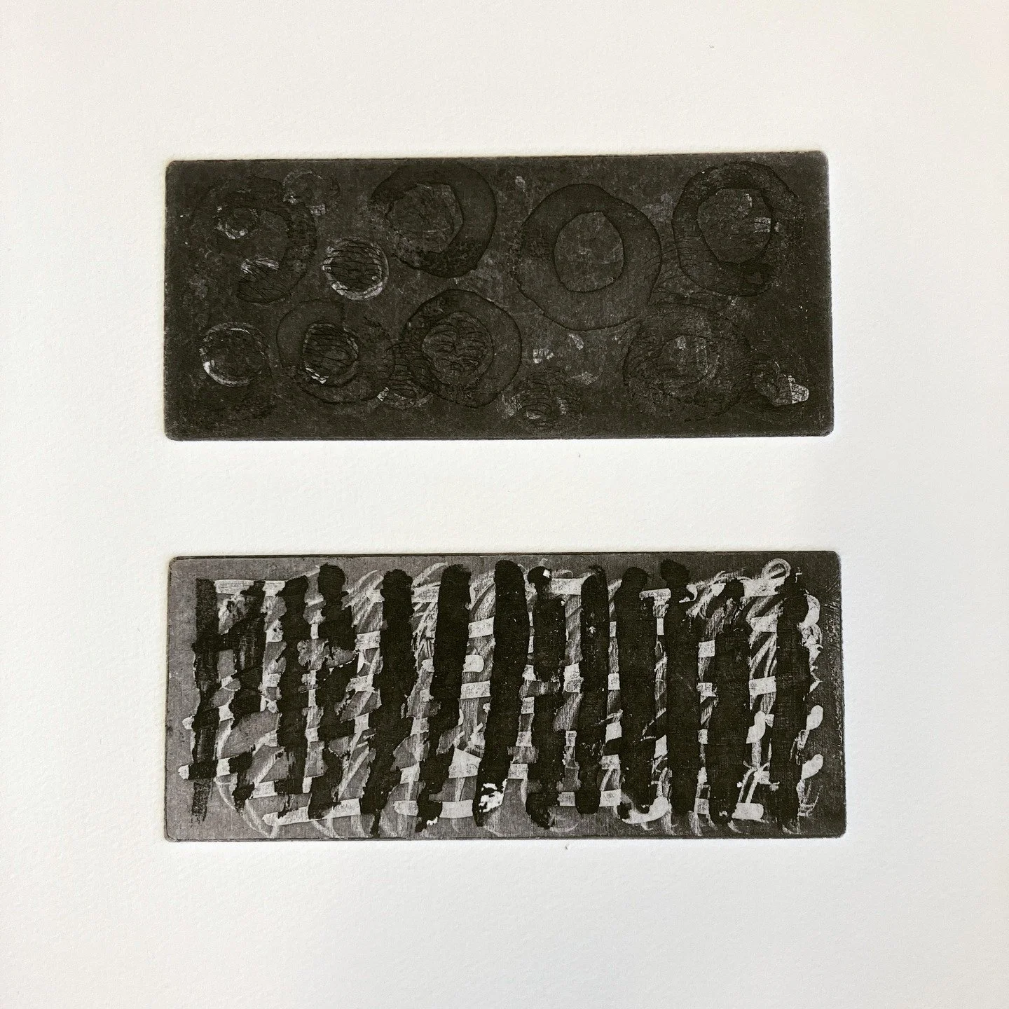 🌼 Works in progress
#australianprintmaker 
#etching 
#printmaking
#aluminium
#Sydney
#multiples
thanks @warringahprintmakerstudio for the resources!