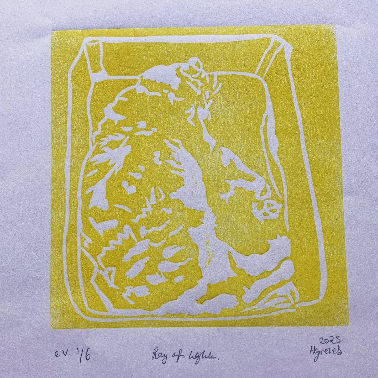 A simple bite-sized woodcut 'Ray of Light', in honour of a special kitten Hector.
#hectortheprotector ❤️🐱
HAPPY INTERNATIONAL CAT DAY!

#ınternationalcatday 
#artstudio 
#catsofinstagram 
#printmaker 
#woodcut 
#wooddesign 
#matrix 
#yellowlab 
#sun