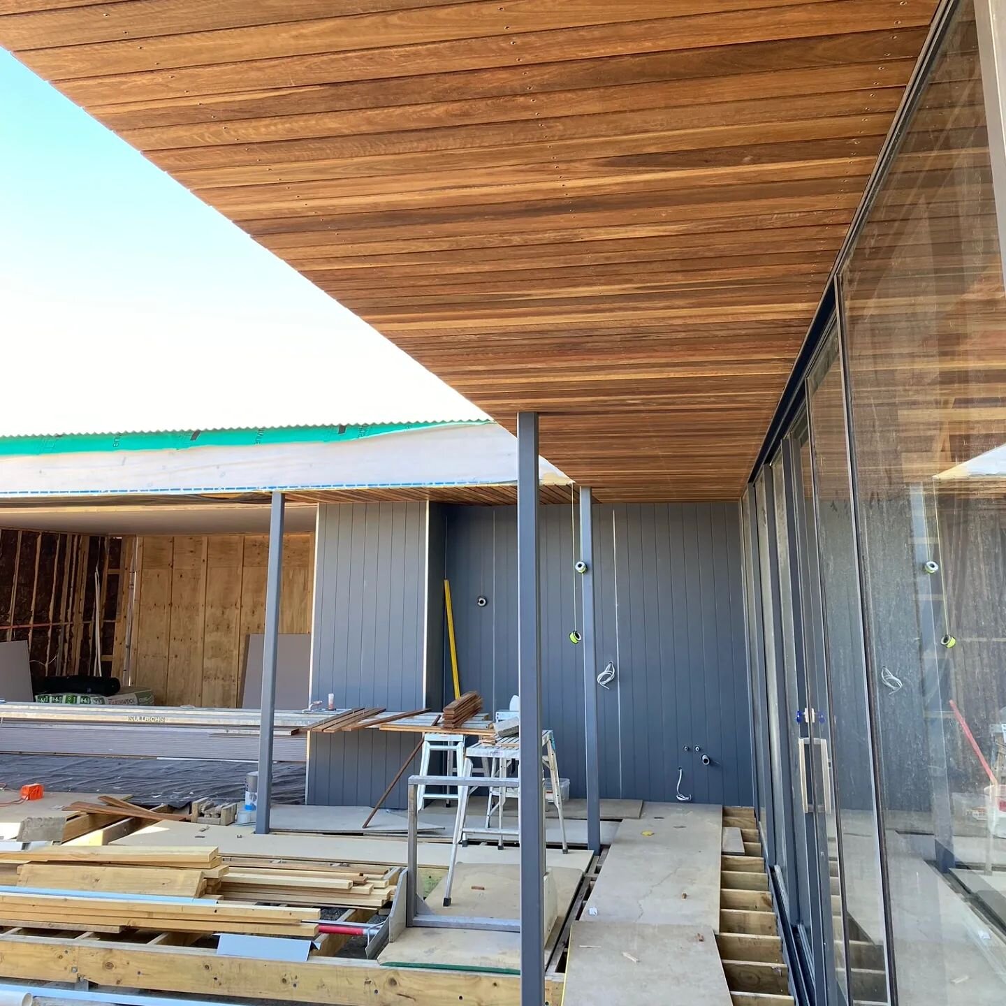 Let's start the week with a construction update! Sandford project is taking shape with a lot happening externally. This beautiful Merbau cladding has just started going up on the eaves. Located where the entry will be to the home as well as a courtya