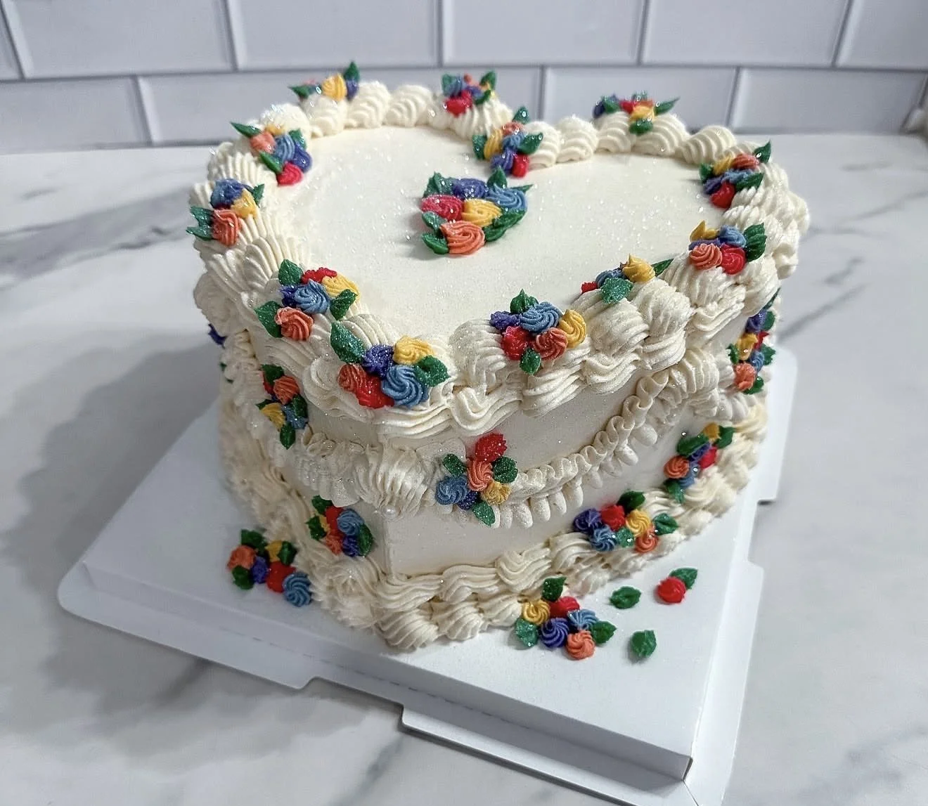 vegan-heart-cake-with-mini-floral-rosettes.jpg