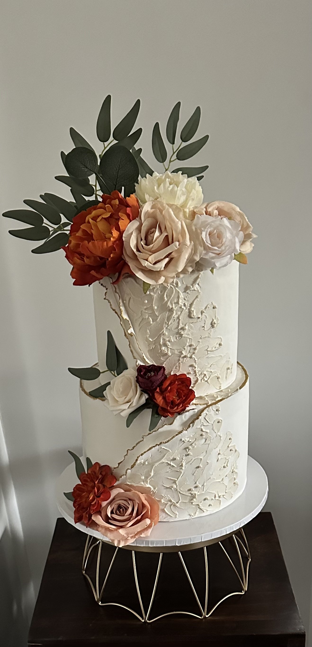 floraltexturedweddingcake.jpeg