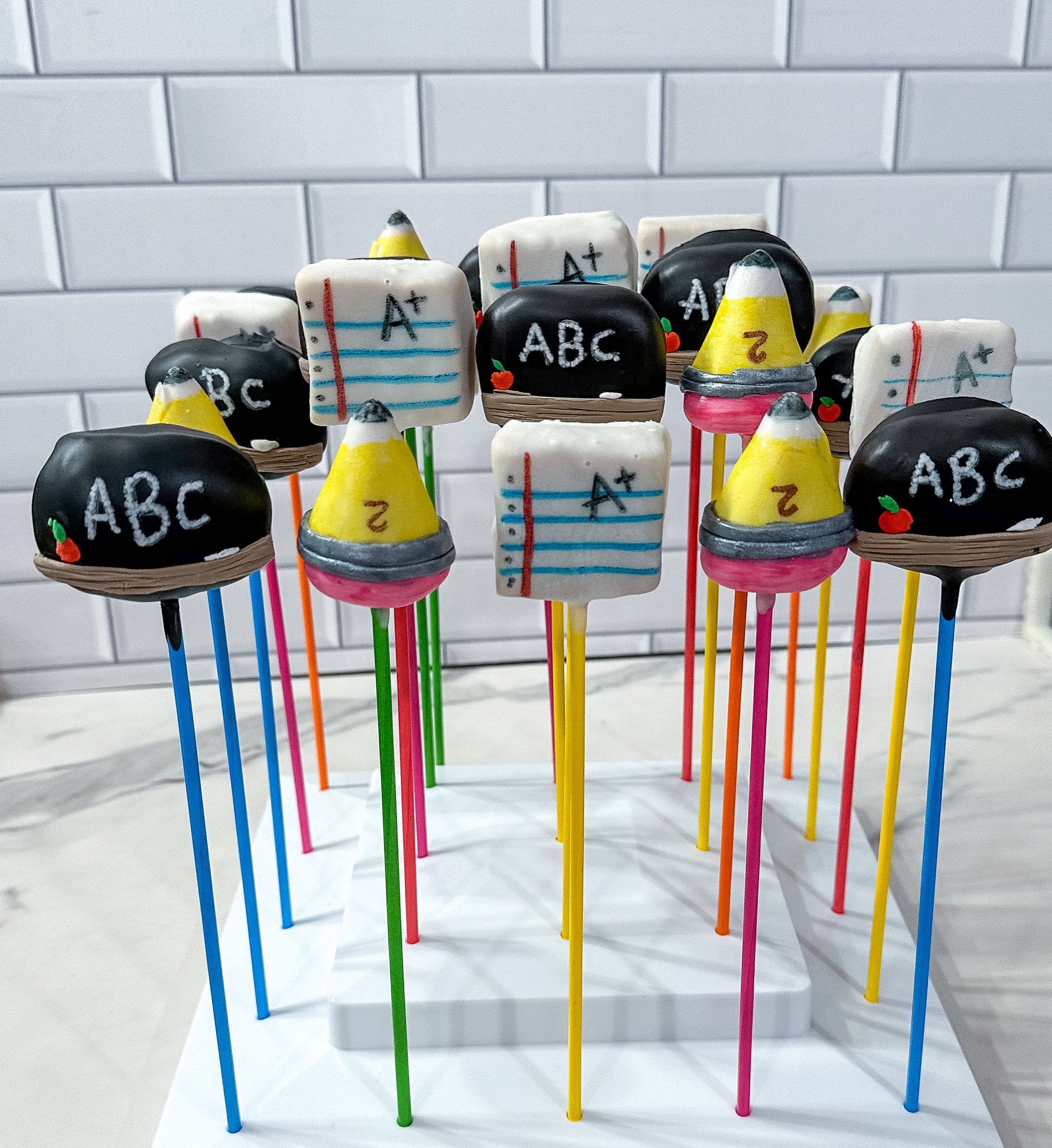 schoolcakepops.JPG