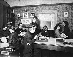 Astronomer_Edward_Charles_Pickering's_Harvard_computers.jpg