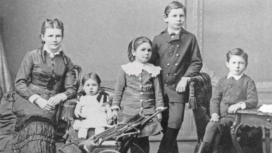 Bertha-Benz-y-sus-hijos.png