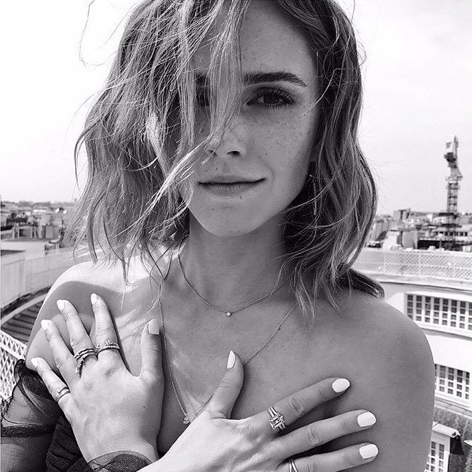 Emma wears the Duet Pinky Ring.