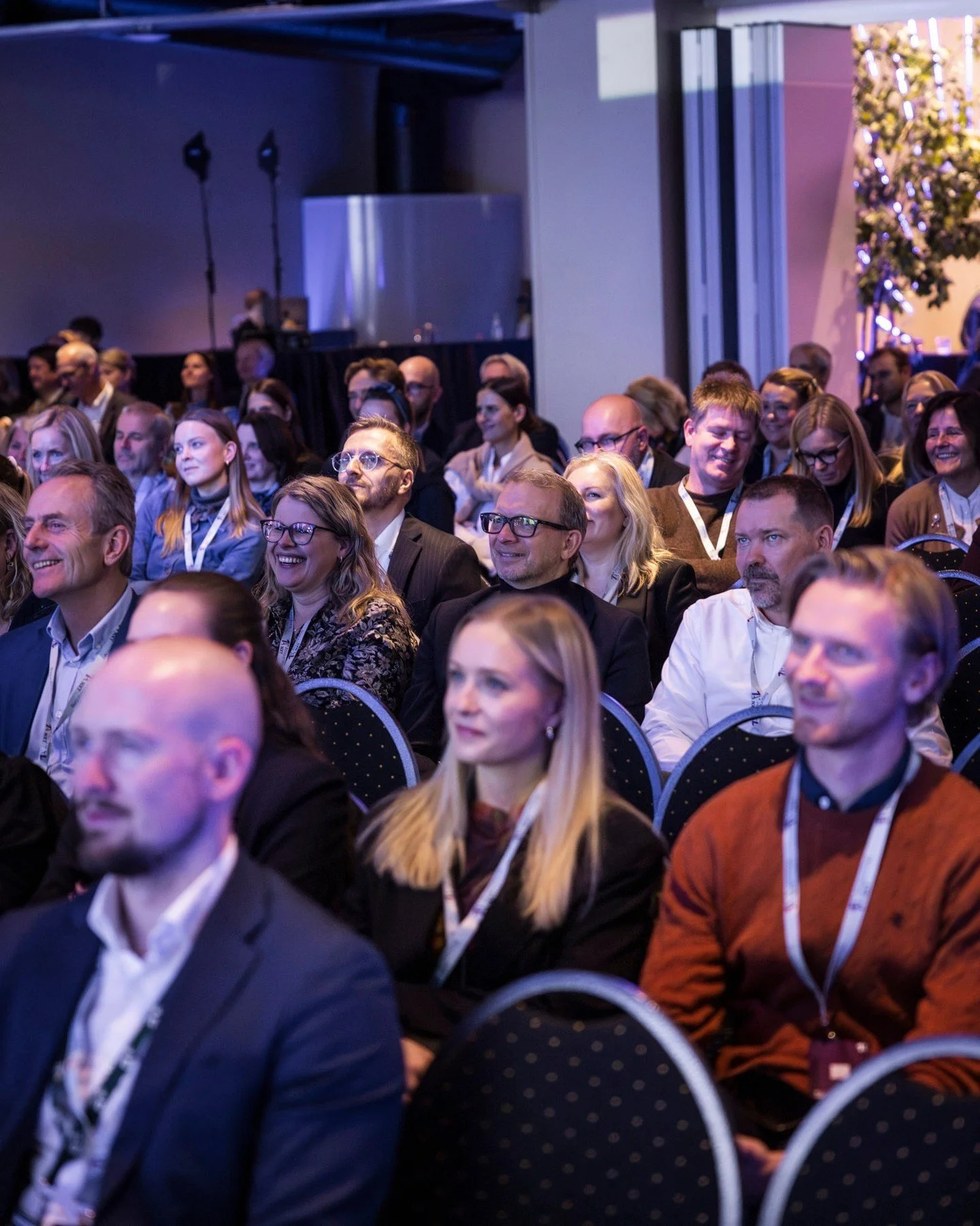 Skal du arrangere kick-off i 2025? 🎈
Oslo Event Hub er din partner for å skape minneverdige opplevelser, enten det er fysiske, digitale eller hybride arrangementer. Hvis noen i teamet ikke kan være til stede fysisk, er det ingen bekymri