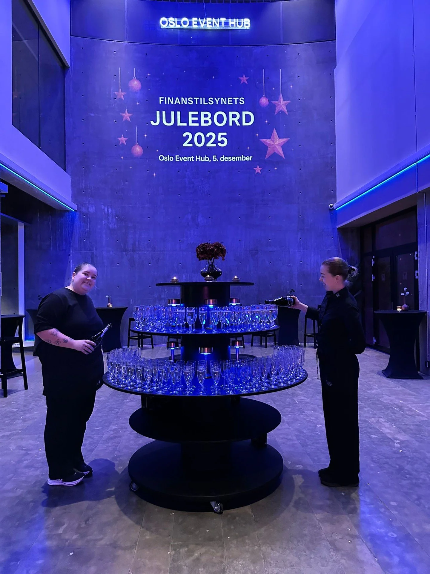 V&aring;r favorittsesong😍 Har du hatt ditt julebord enda? 

#osloeventhub #oslo #eventoslo #restaurantoslo #selskapslokale #bryllupslokale #firmafest #foredrag #eventplanlegger #konferanse