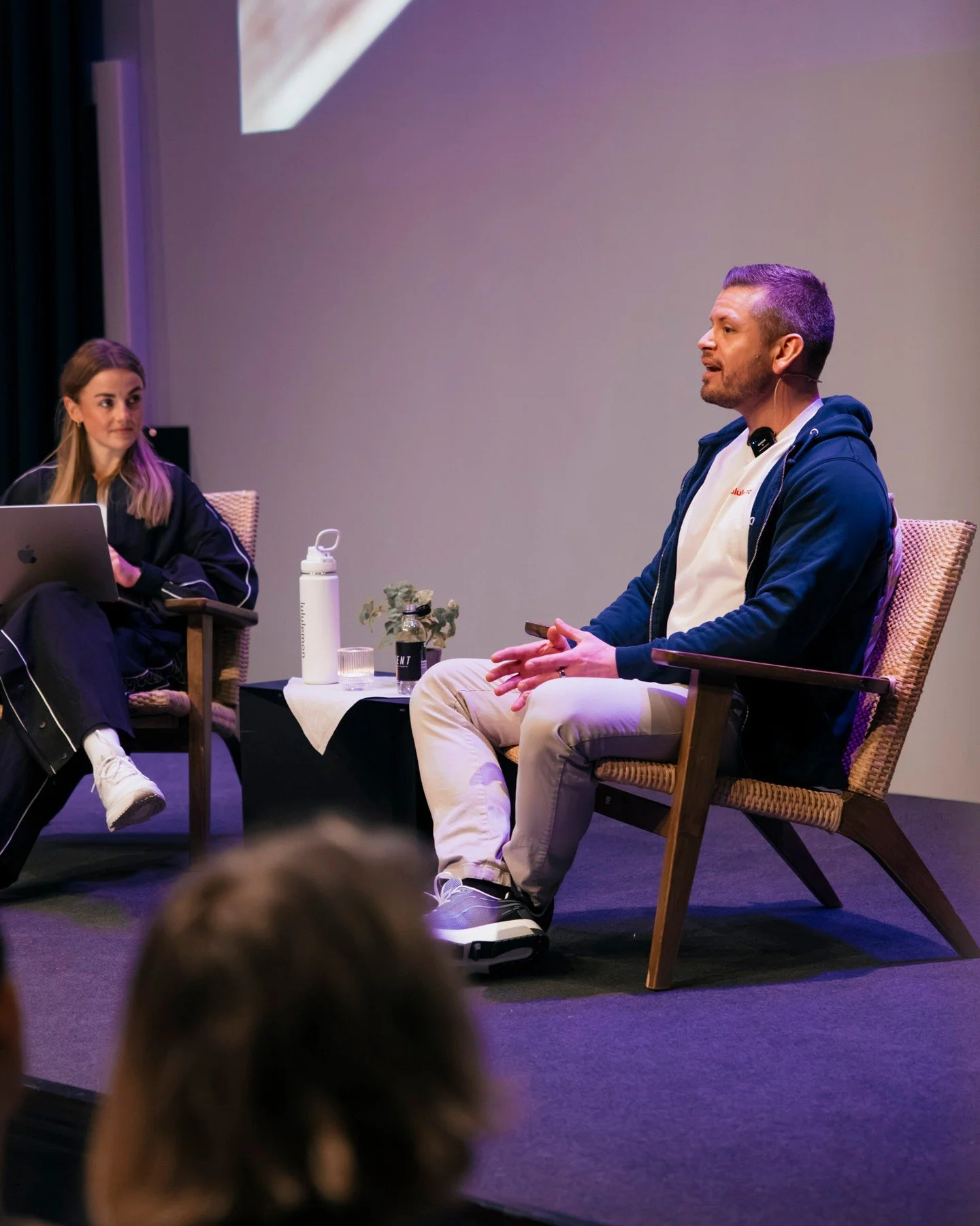 Konferanser kommer i mange st&oslash;rrelser, og det gj&oslash;r Oslo Event Hub ogs&aring;! Her har vi flere soner som kan tilpasses arrangementet ditt, enten du planlegger en st&oslash;rre konferanse eller mindre samlinger i l&oslash;pet av dagen⭐

