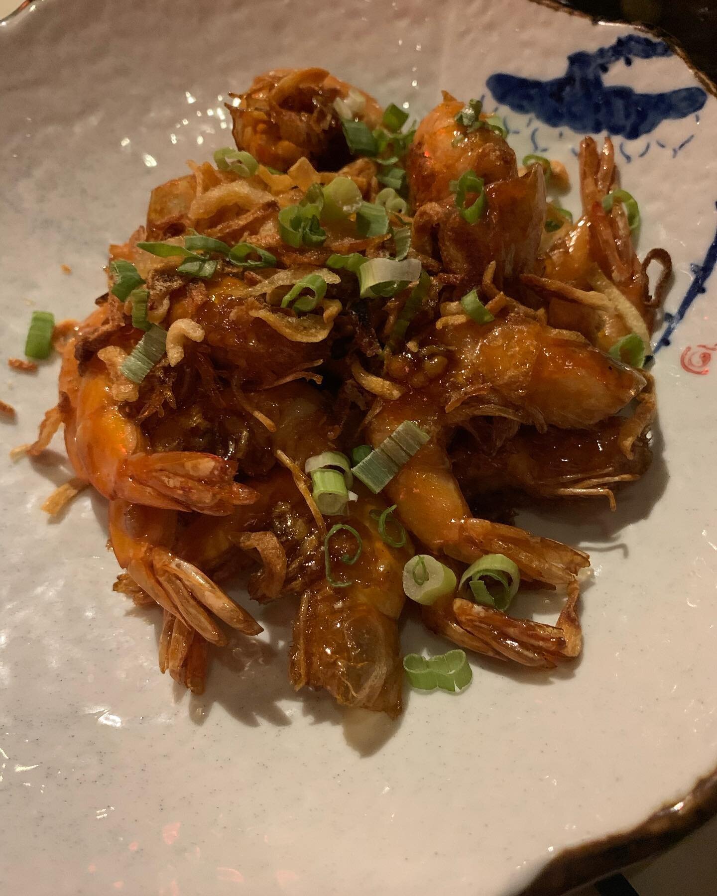 Shanghainese in New York can feel like they&rsquo;re coming home when they visit the cozy @cheli.nyc for fried prawns w scallions, braised rice studded w meaty slabs of boletus mushrooms, crabmeat &amp; tofu stew &amp; xiao long bao w more 🦀.

I&rsq