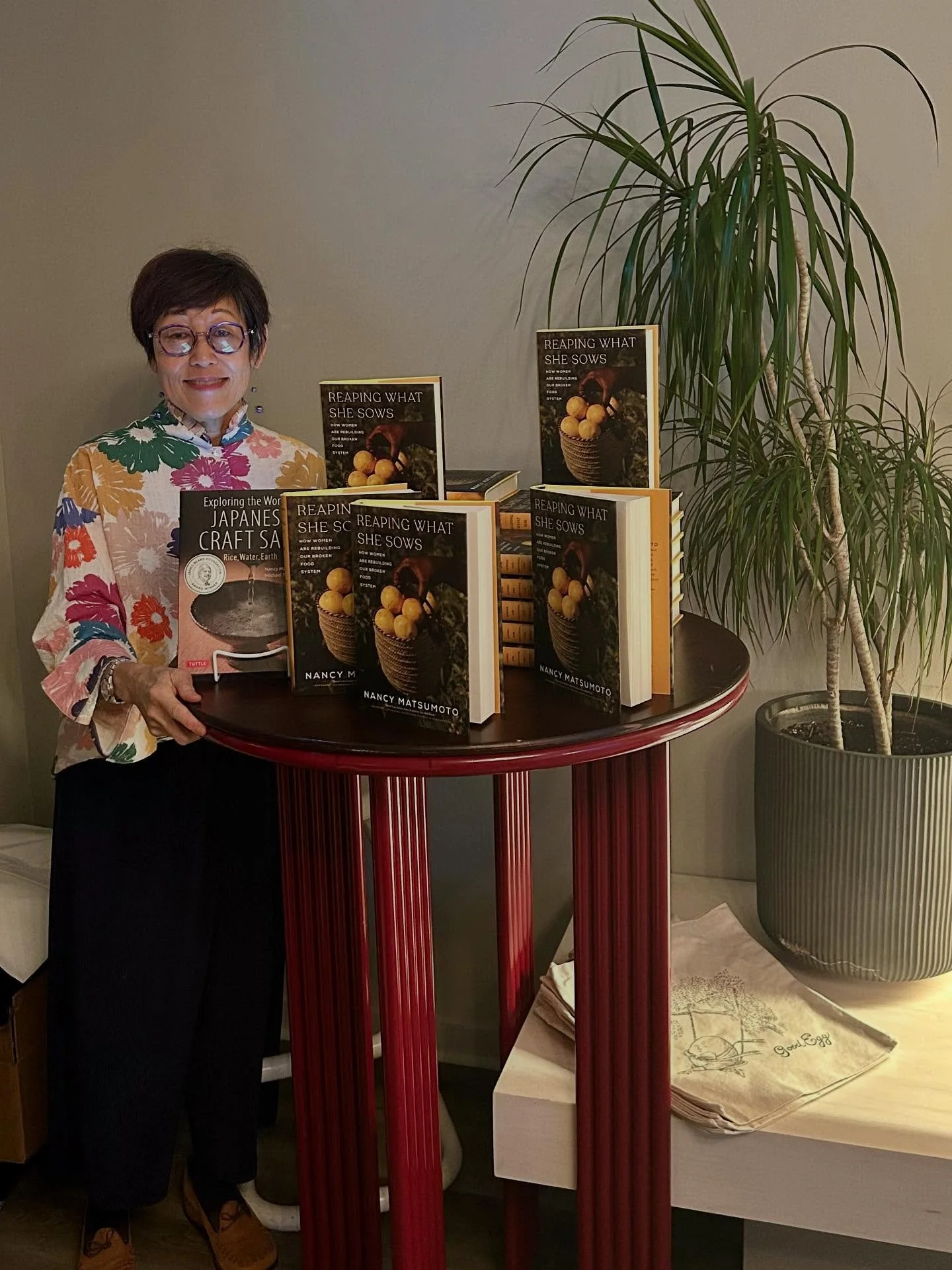 Pub week has come to an end, + it was an emotional + fun one 📗😊🎉🥹🎊🥳🍾.

&ldquo;Reaping What She Sows: How Women Are Rebuilding Our Broken Food System&rdquo;from @melvillehouse , sold by @msin10 , has finally been introduced to the world🚚✈️🚘💥