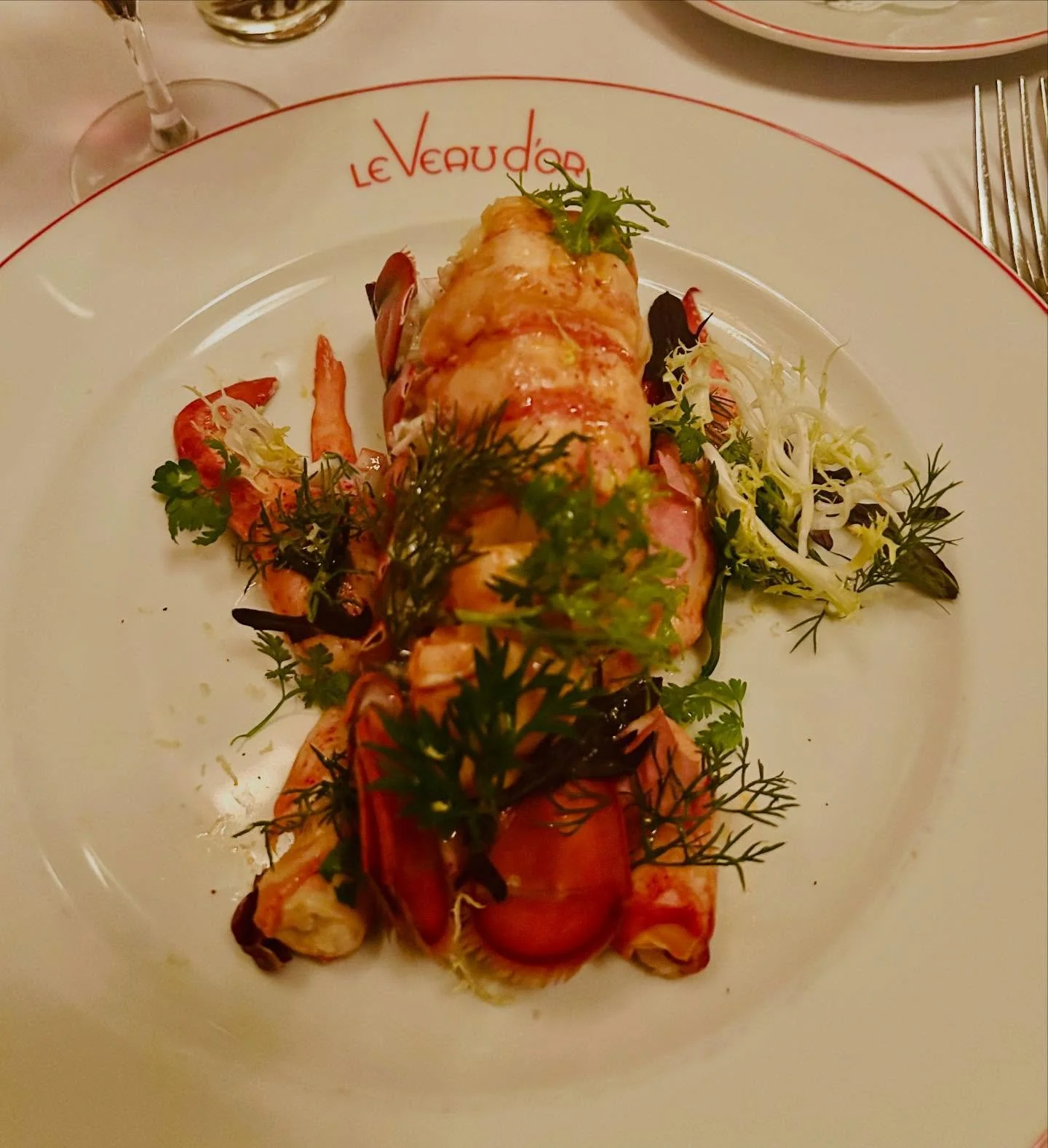 A visit to @leveaudor, once the haunt of Dietrich, Hemingway,  Capote &amp;  Welles (on E 60th, no less) given a makeover yet retaining much  of its original patina &amp; mood. 

The martinis are just the way I like them: bracingly dry &amp; cutting,