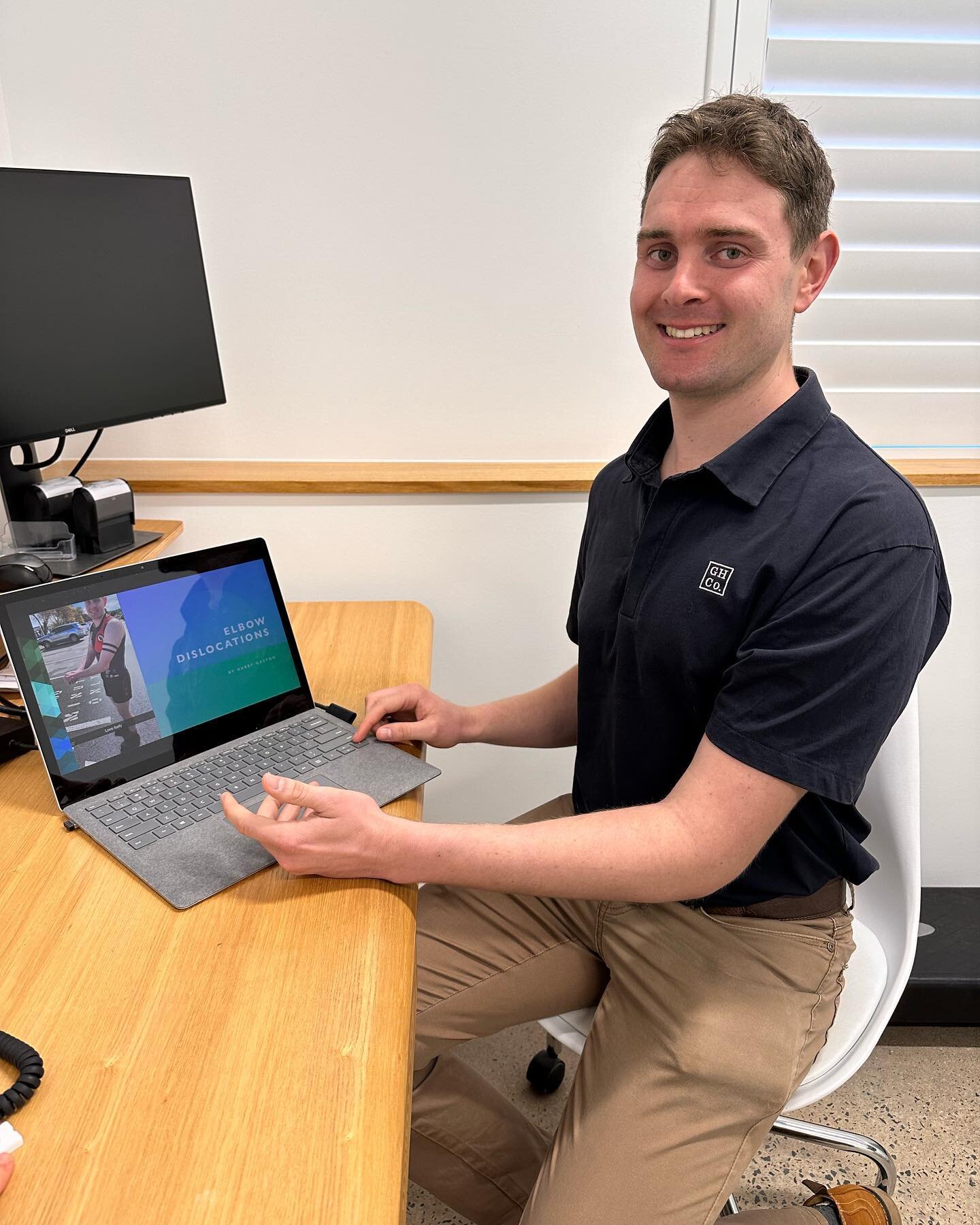 🧠 MENTORING MONDAY 🧠

This week Harry ran a mentoring session on elbow dislocations. He covered all areas from the elbow anatomy, assessment, treatment and management. 

As a team we then practiced specials teat and palpation of the elbow structure