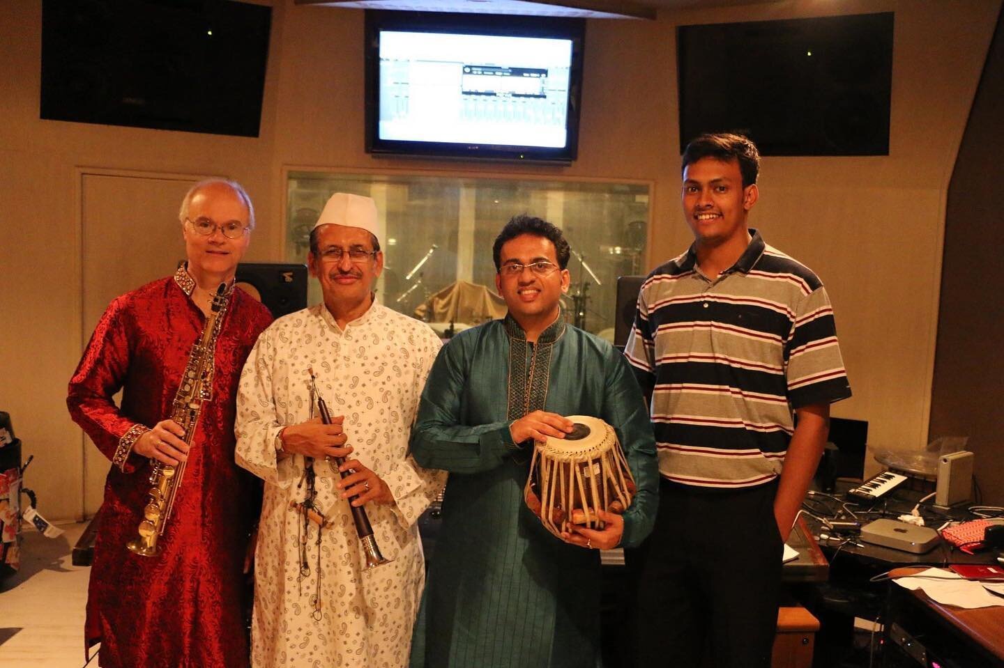 Throwback to our recording session with the legendary @shaileshbhag @bhushan_parchure and #phil #scarff 

Recorded by @ashishmanchanda007 and @aman_moroney