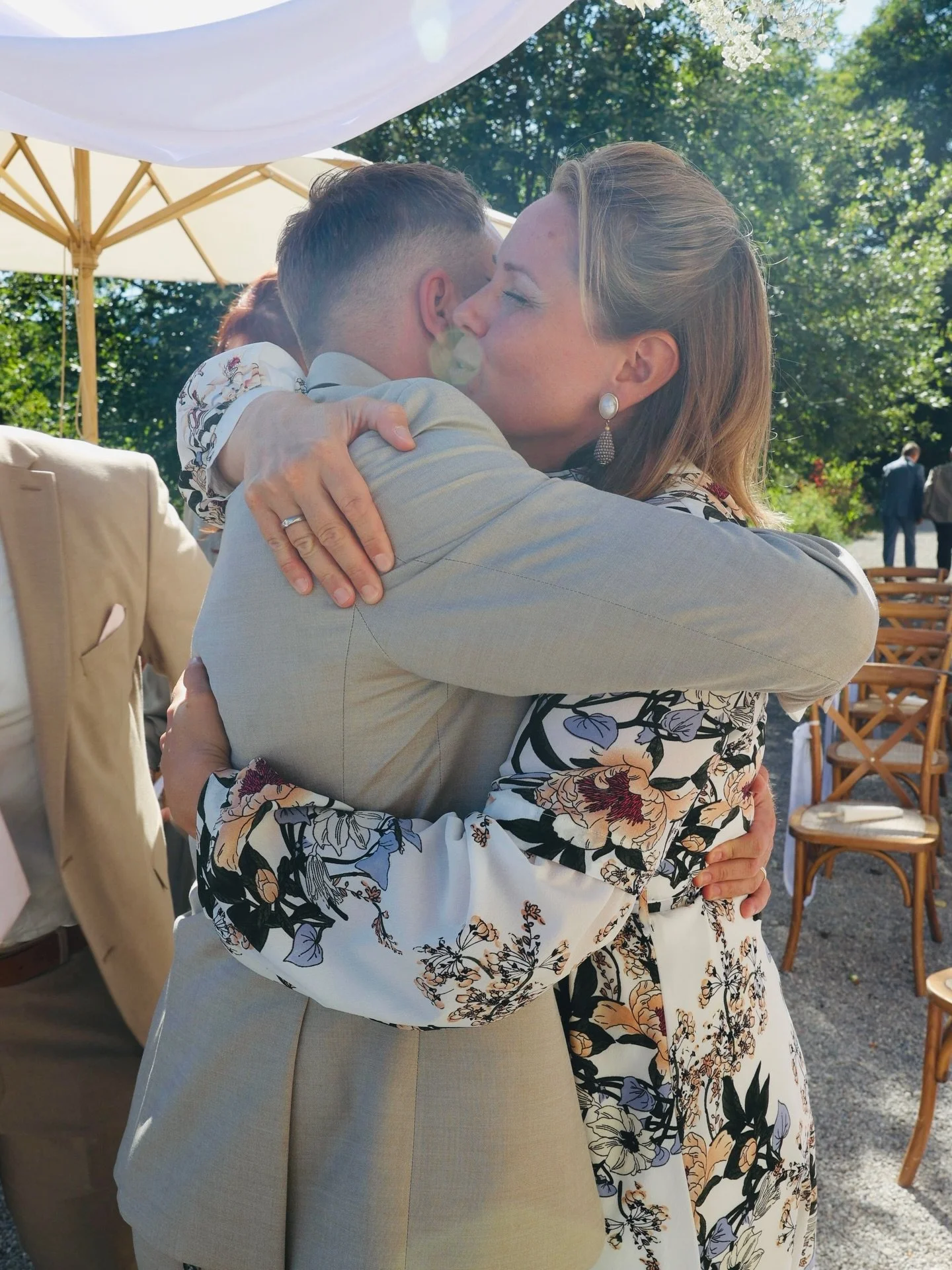 { NACH DER TRAUUNG } Ja gesagt. Gef&uuml;hle geteilt. Erinnerungen geschaffen. Der Moment nach dem Ja-Wort, wenn alles aufgegangen ist, ber&uuml;hrt mich jedes Mal aufs Neue.

Wie sehr ich diesen Moment liebe, wenn wir es gemeinsam geschafft haben &n