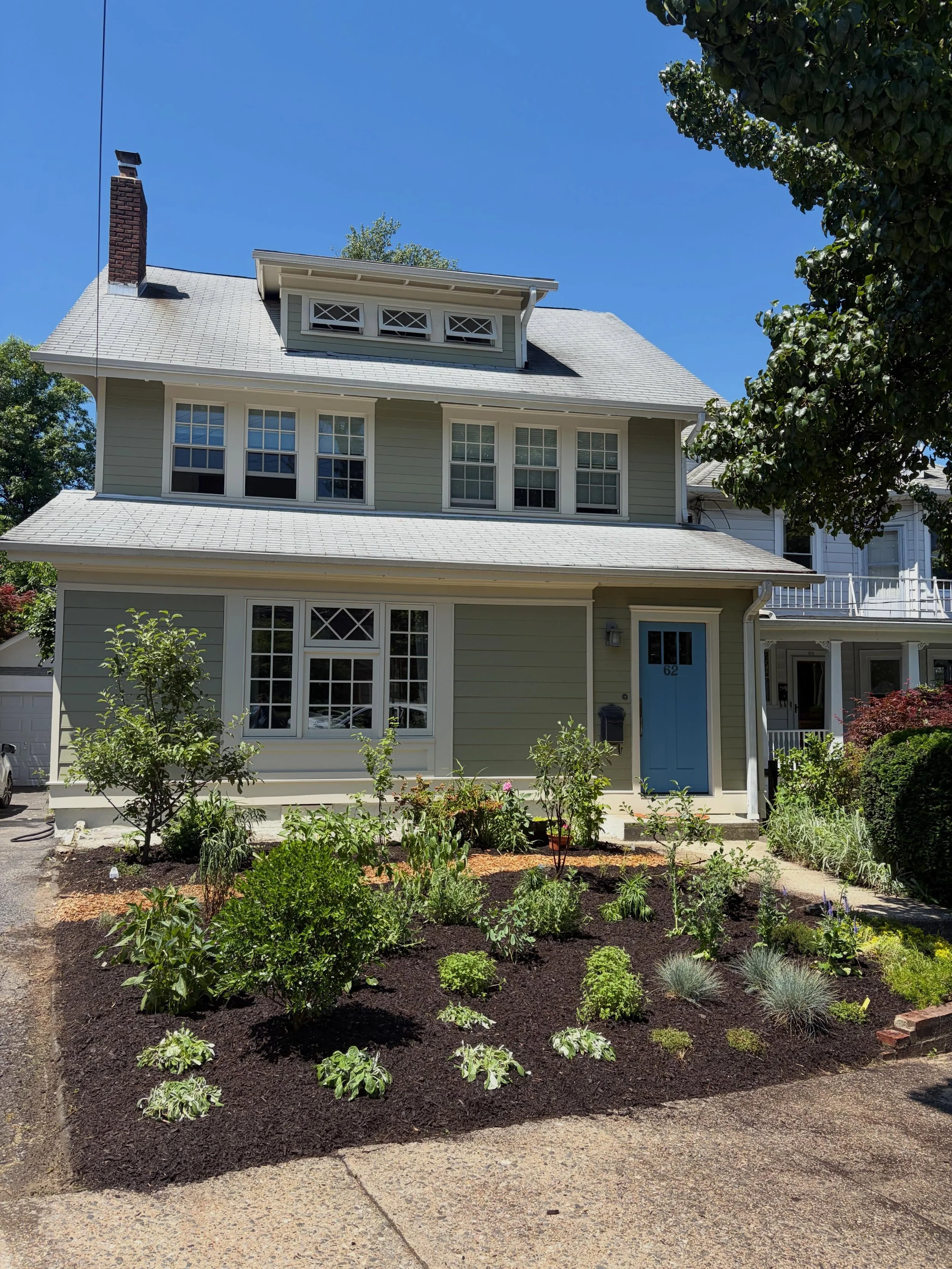 You don&rsquo;t need acres of space to make a difference.  Case in point &mdash; this sweet front yard transformation in Hastings-on-Hudson.  Why mow a little front lawn when you can turn it into a pollinator paradise? The Rosewater crew started the 