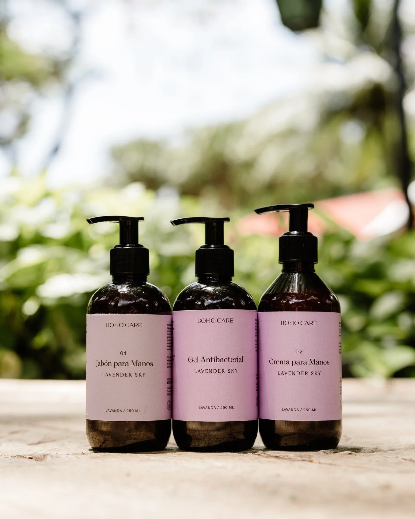 El combo ideal para el cuidado de manos.

Nuestro kit combina jab&oacute;n, gel antibacterial y crema hidratante para cuidar tus manos todos los d&iacute;as.

Elaborados con ingredientes naturales, son perfectos para tu ba&ntilde;o, oficina o como un