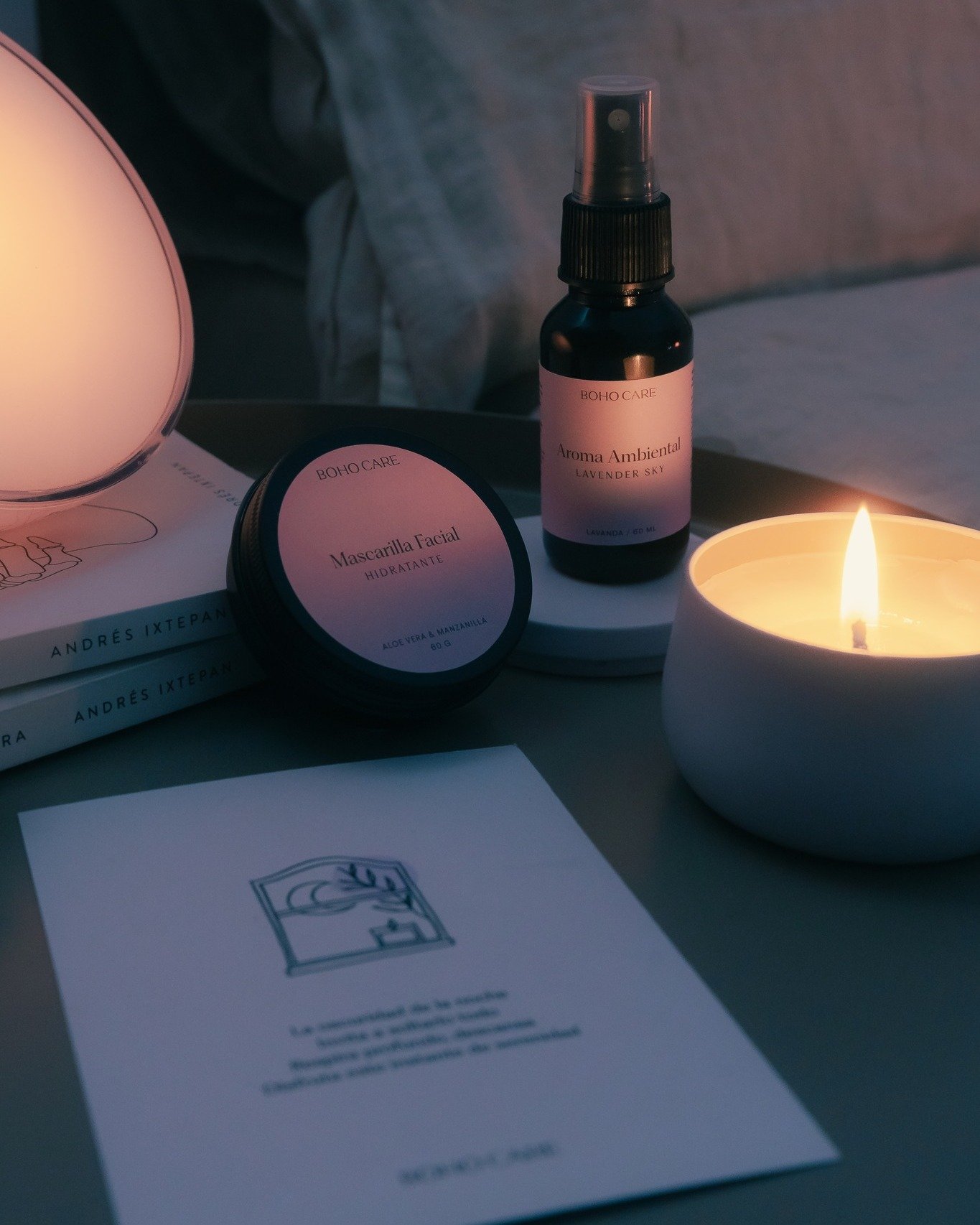 En Boho Care, creemos que el bienestar comienza en los peque&ntilde;os rituales. En una rutina de skincare hecha con calma, en una vela encendida al terminar el d&iacute;a, o en un aroma que transforma el ambiente.

Porque cuidarte tambi&eacute;n es 