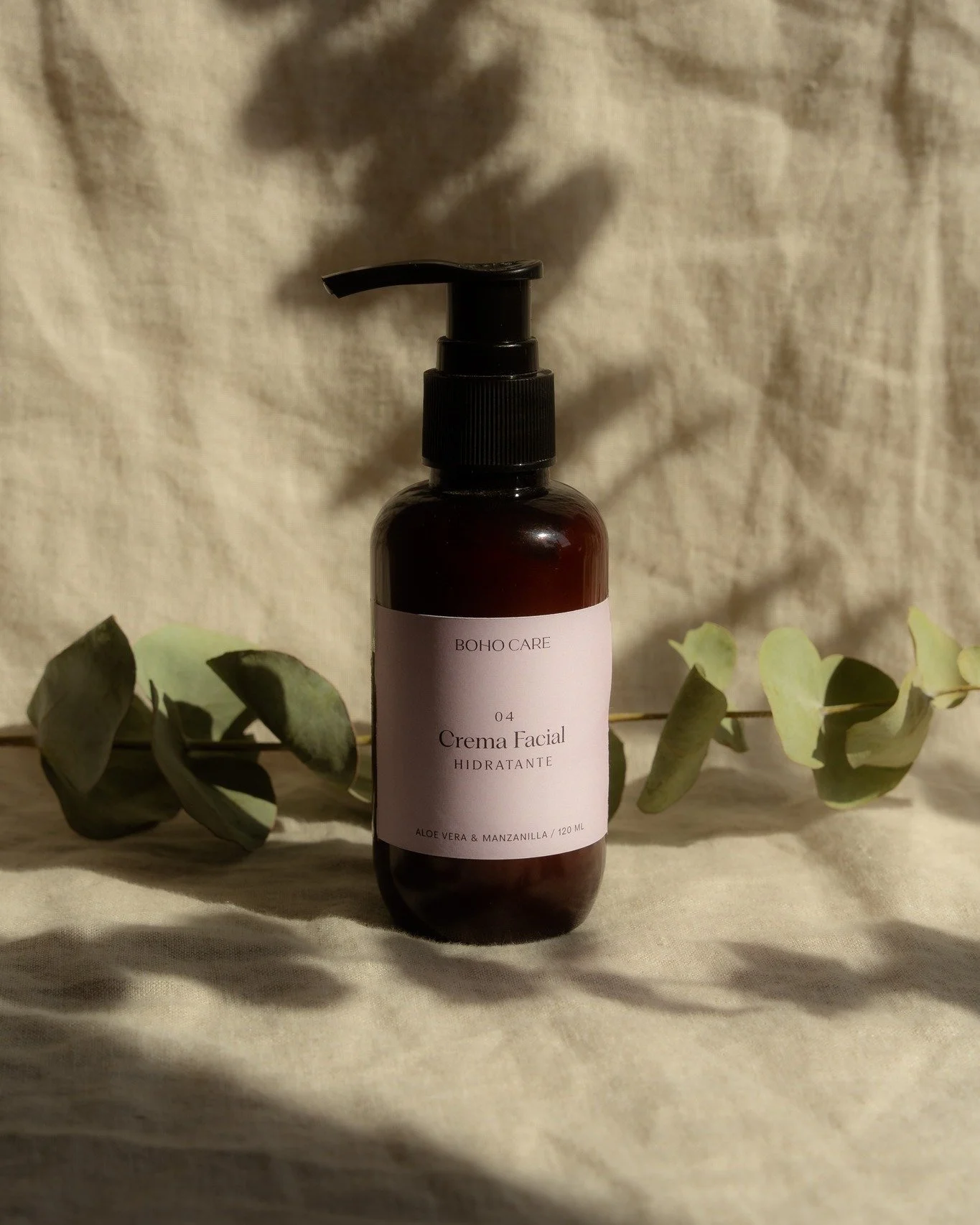 Nuestra crema hidratante a base de pepino es el aliado perfecto para este verano.

Su f&oacute;rmula ayuda a hidratar la piel en profundidad, dejando una sensaci&oacute;n ligera y revitalizada.

Encu&eacute;ntrala en nuestra p&aacute;gina web y rec&i