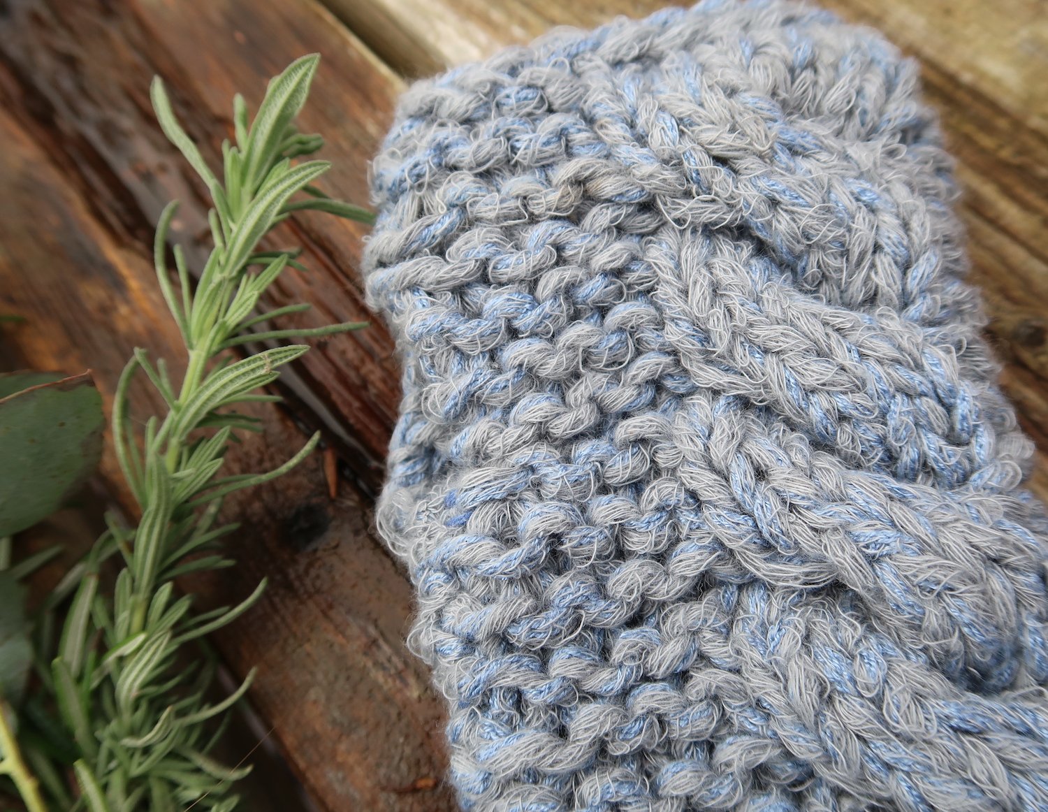 Close up of cable knit glove.JPG