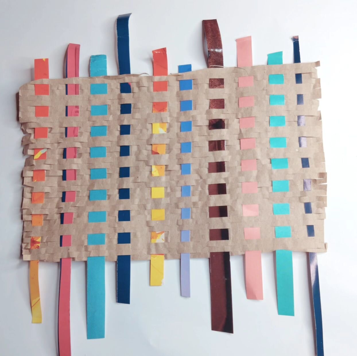 Weaving with paper this week in Arts on Referral.

A combination of packaging paper, strips cut from magazines and watercolour paper from last week's session.

The participants in the group were wonderfully imaginative with what they created. A joy t