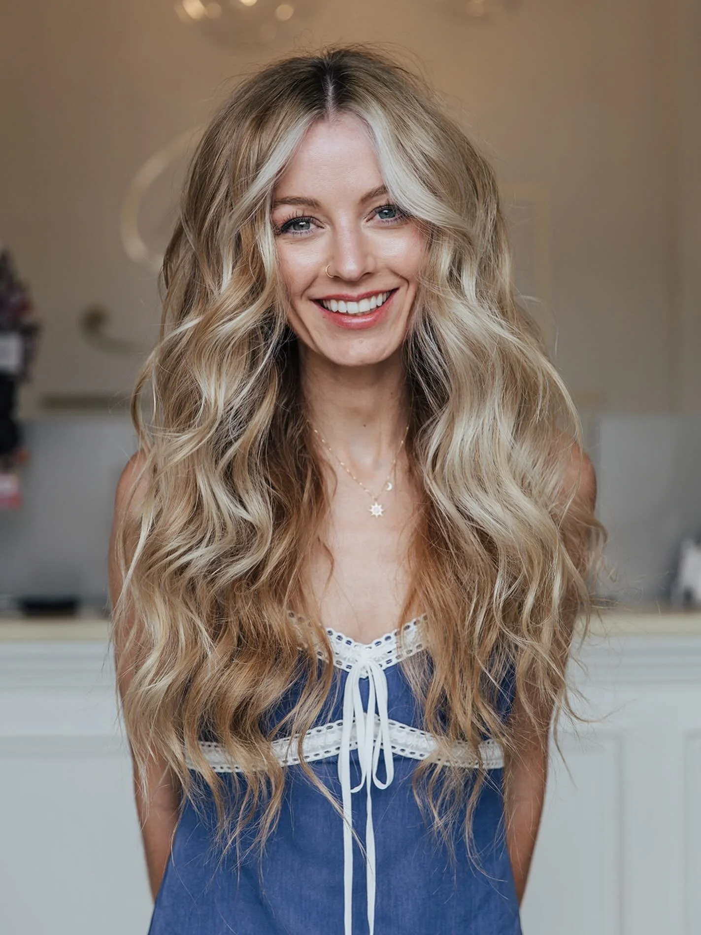 The &ldquo;I woke up like this&rdquo; blonde 💁🏼&zwj;♀️

Want this look? Here&rsquo;s what to ask for; 

✨ partial highlight with a money piece &amp; a root tap! 

DM us or call 208-895-5661 to book!