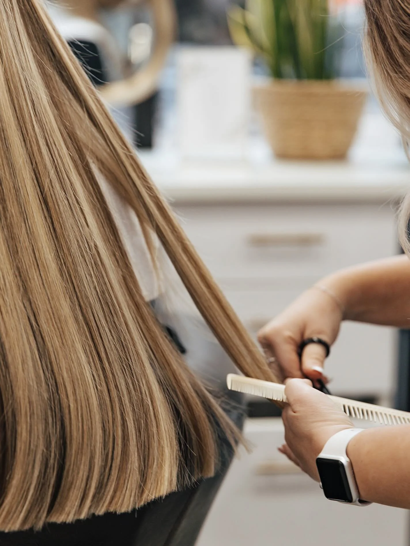 ✨ PSA ✨ 

Believe it or not holidays are around the corner! Don&rsquo;t wait until the last minute&mdash;our books fill up fast this time of year. Secure your spot now so your hair is holiday-ready! 💇🏼&zwj;♀️

Dm or call 208-895-5661 to book 📞