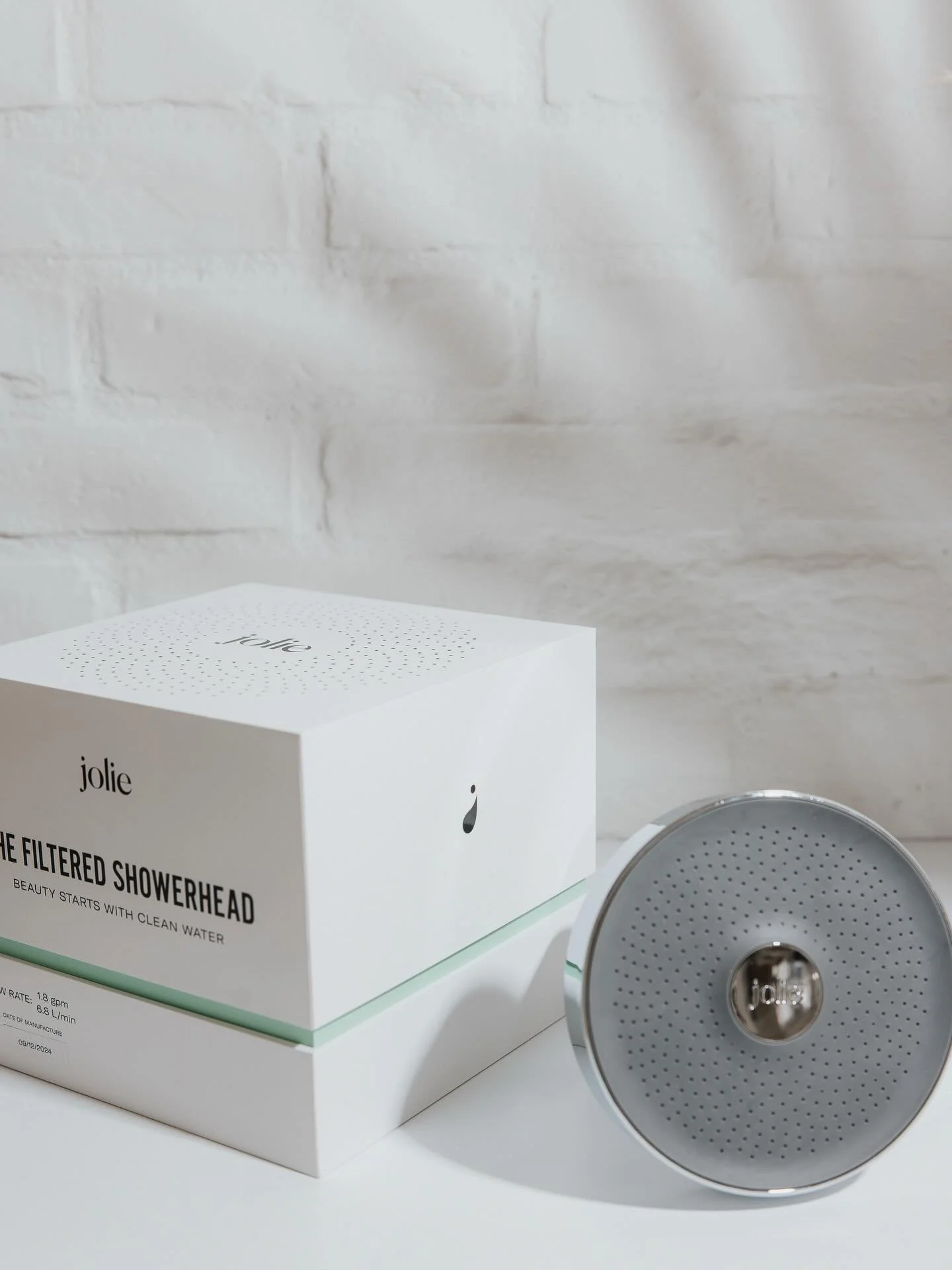 Did you know we carry Jolies? 🚿✨

The Jolie Filtered Showerhead is one of our favorite little upgrades for healthier hair.

Hard water can lead to dryness, dullness, and quicker color fade due to mineral buildup. A filtered showerhead helps remove t