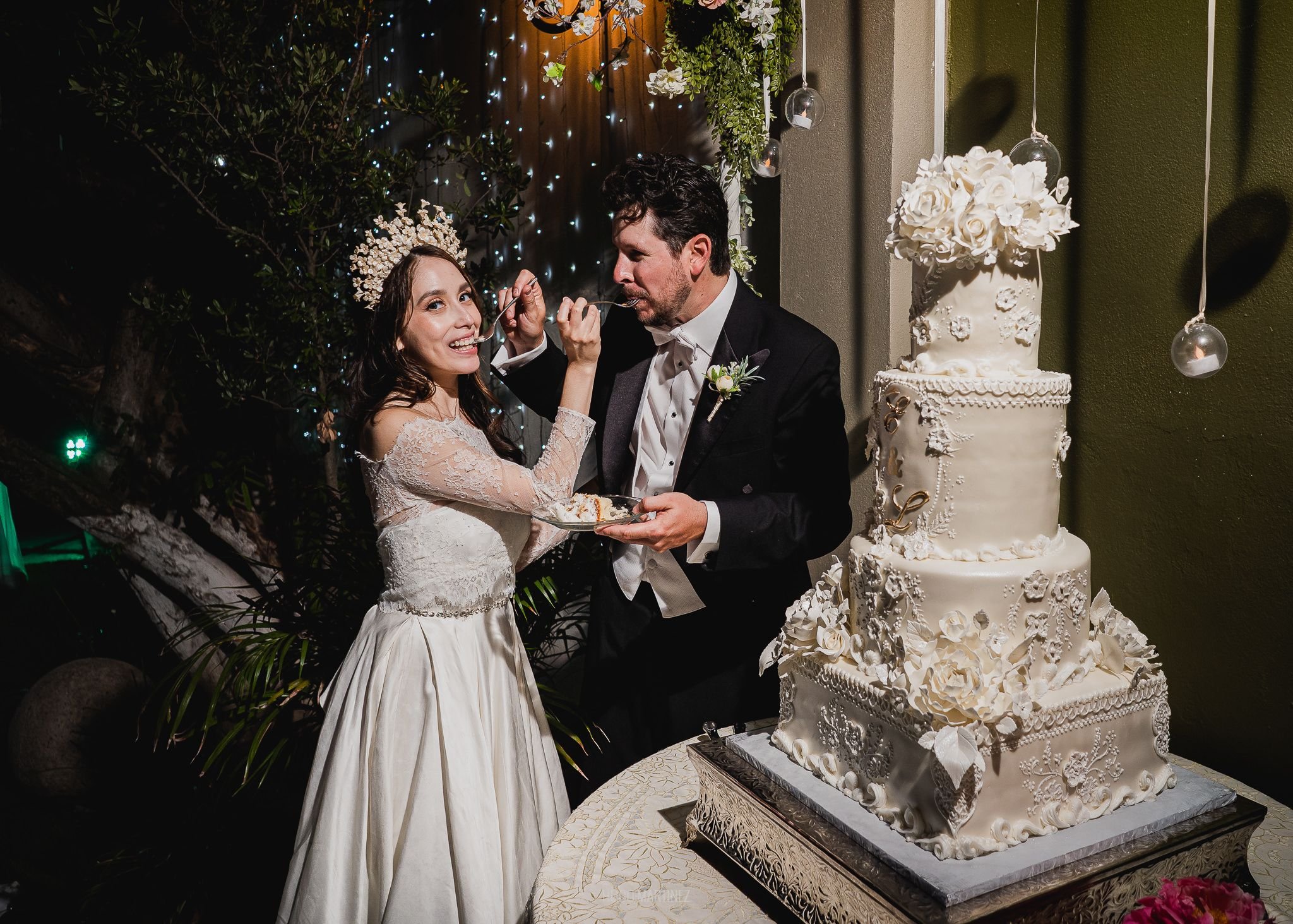 Wedding Cake Cutting.jpg